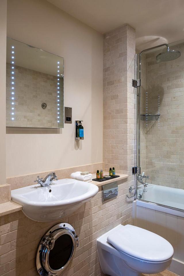 Deluxe Double Room with Side Sea View,1543296025:JPEG