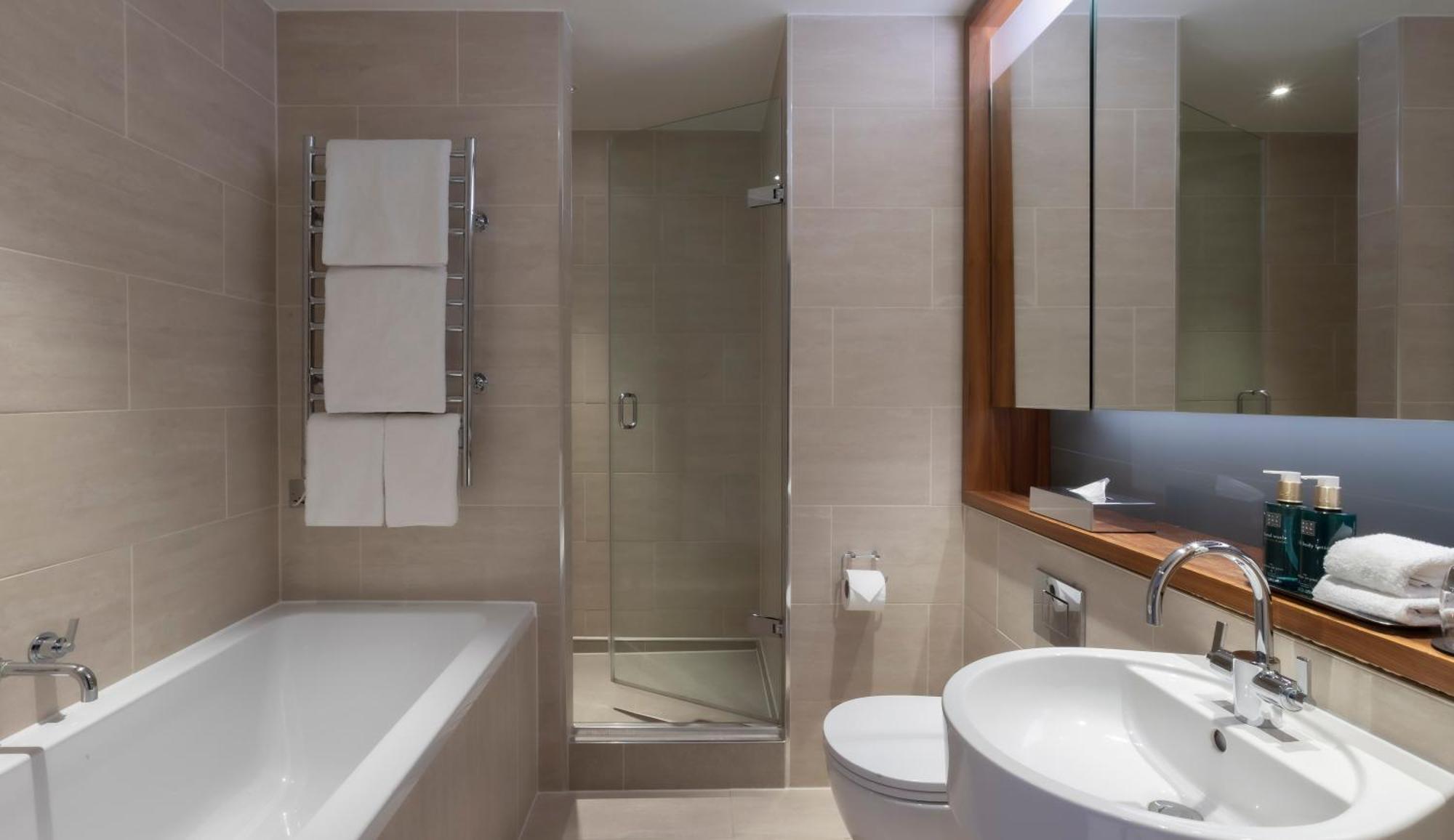 Deluxe King Room,1543818310:JPEG