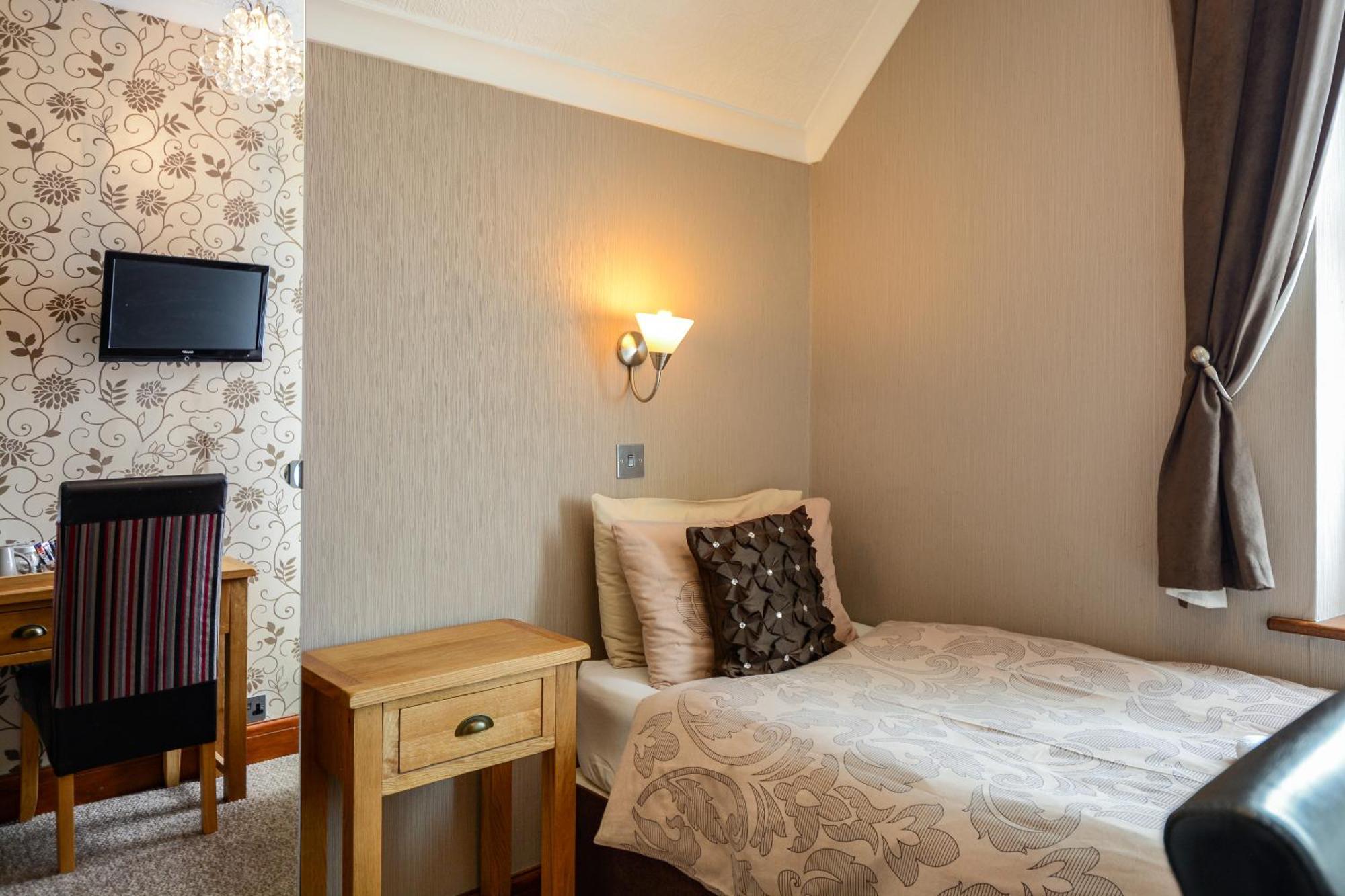 Standard Single Room,1580150686:JPEG