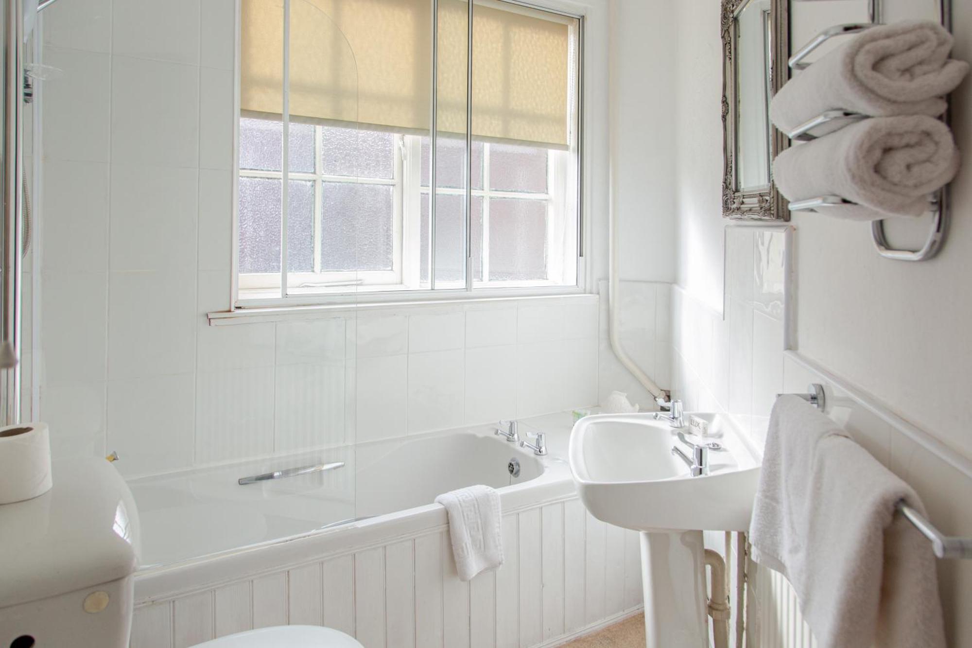 Double Room with Private Seperate Bathroom,1543745176:JPEG