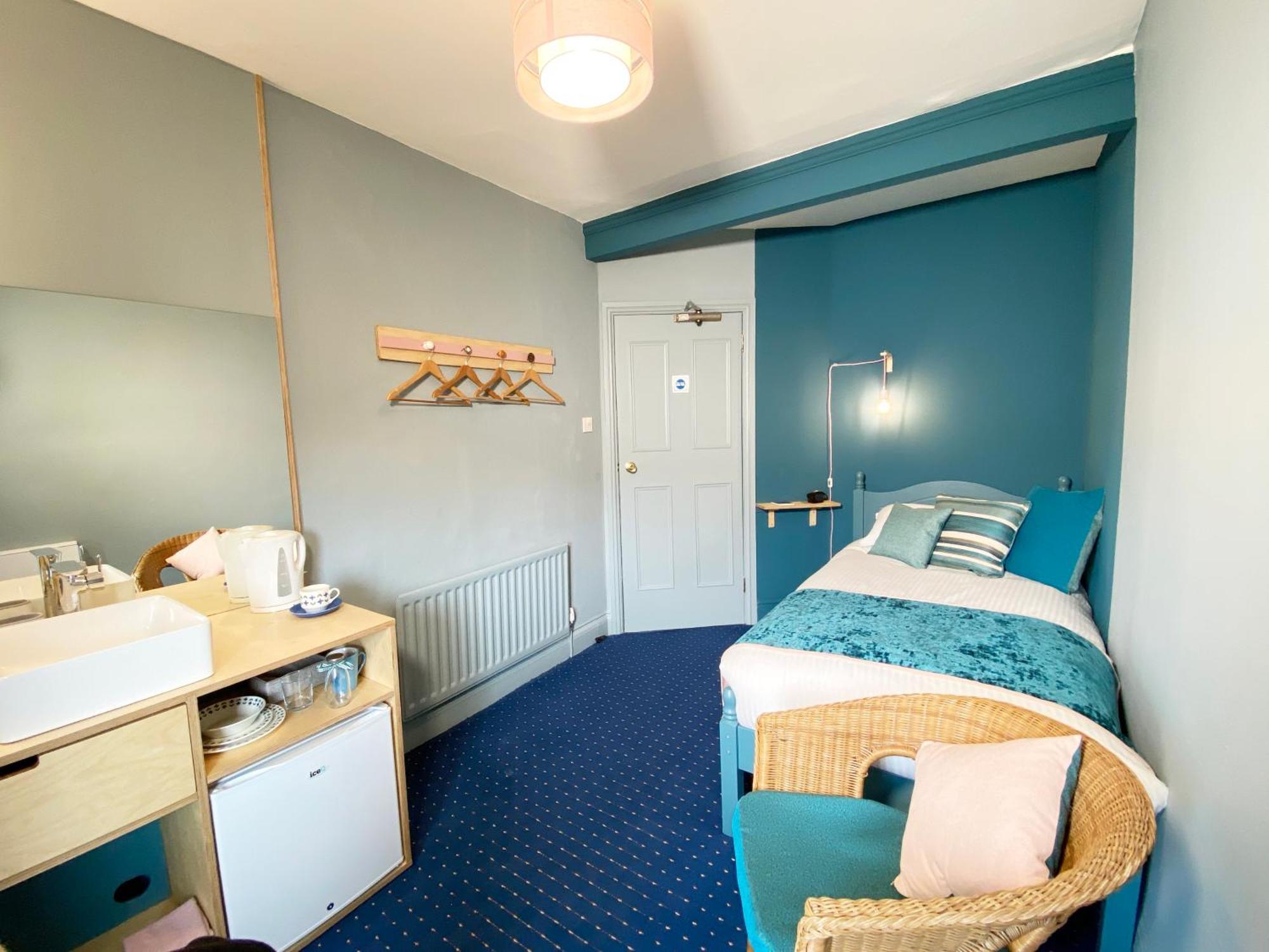 Single Room with Shared Shower and Toilet,1545705700:JPEG