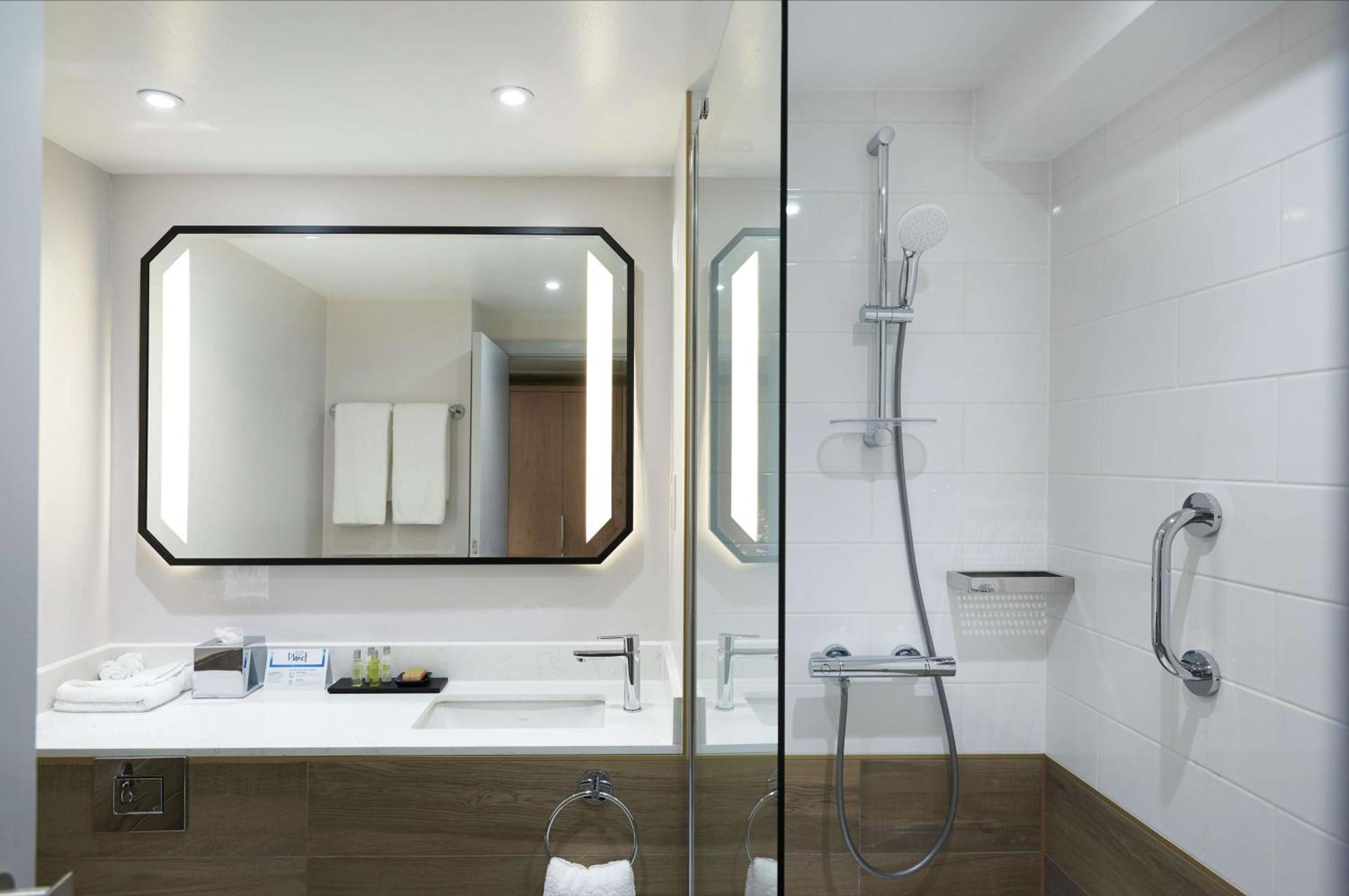 King Guest Room with Balcony,1548862450:JPEG