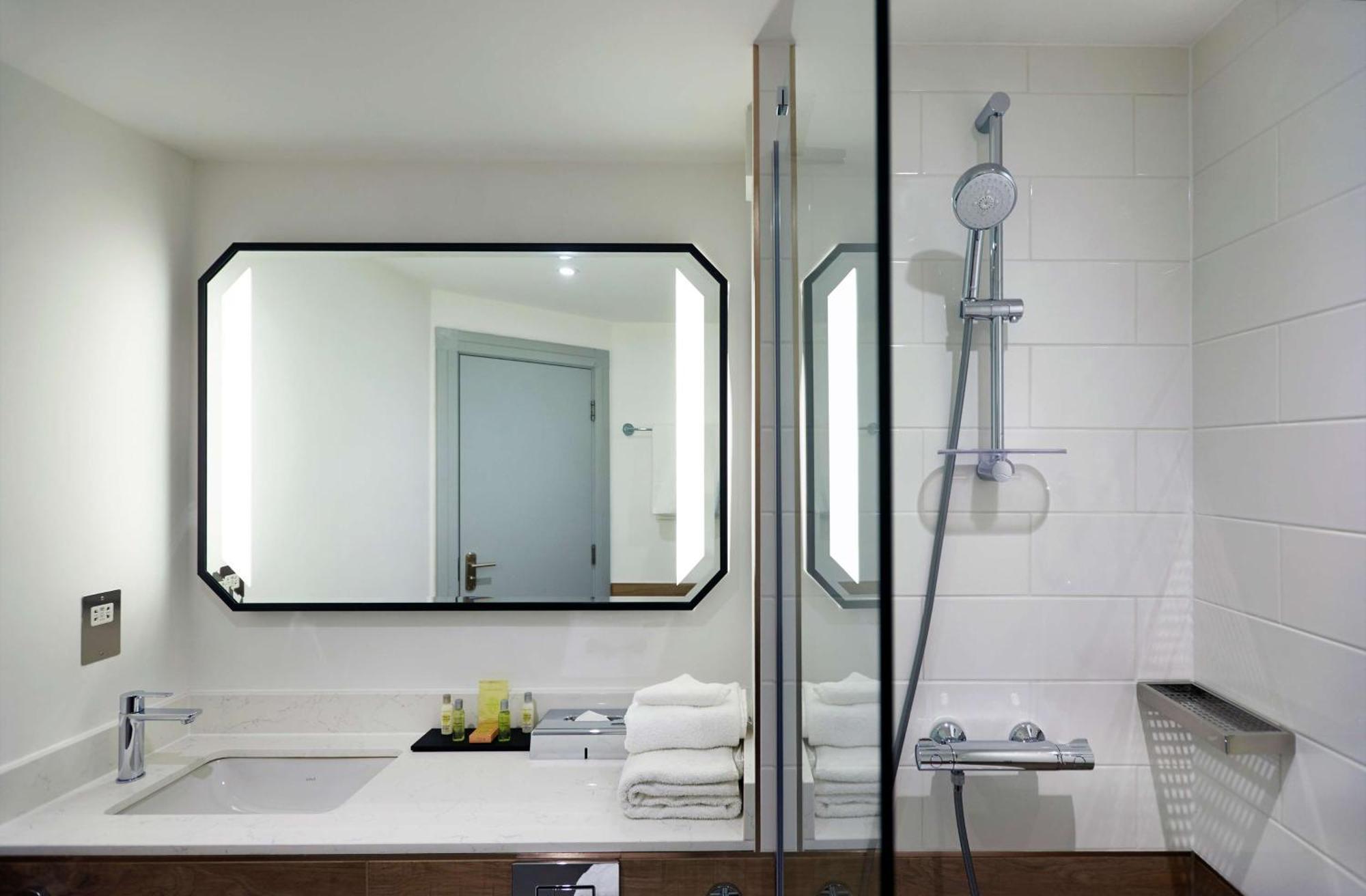 Deluxe King Room with Sofa Bed,1548862438:JPEG