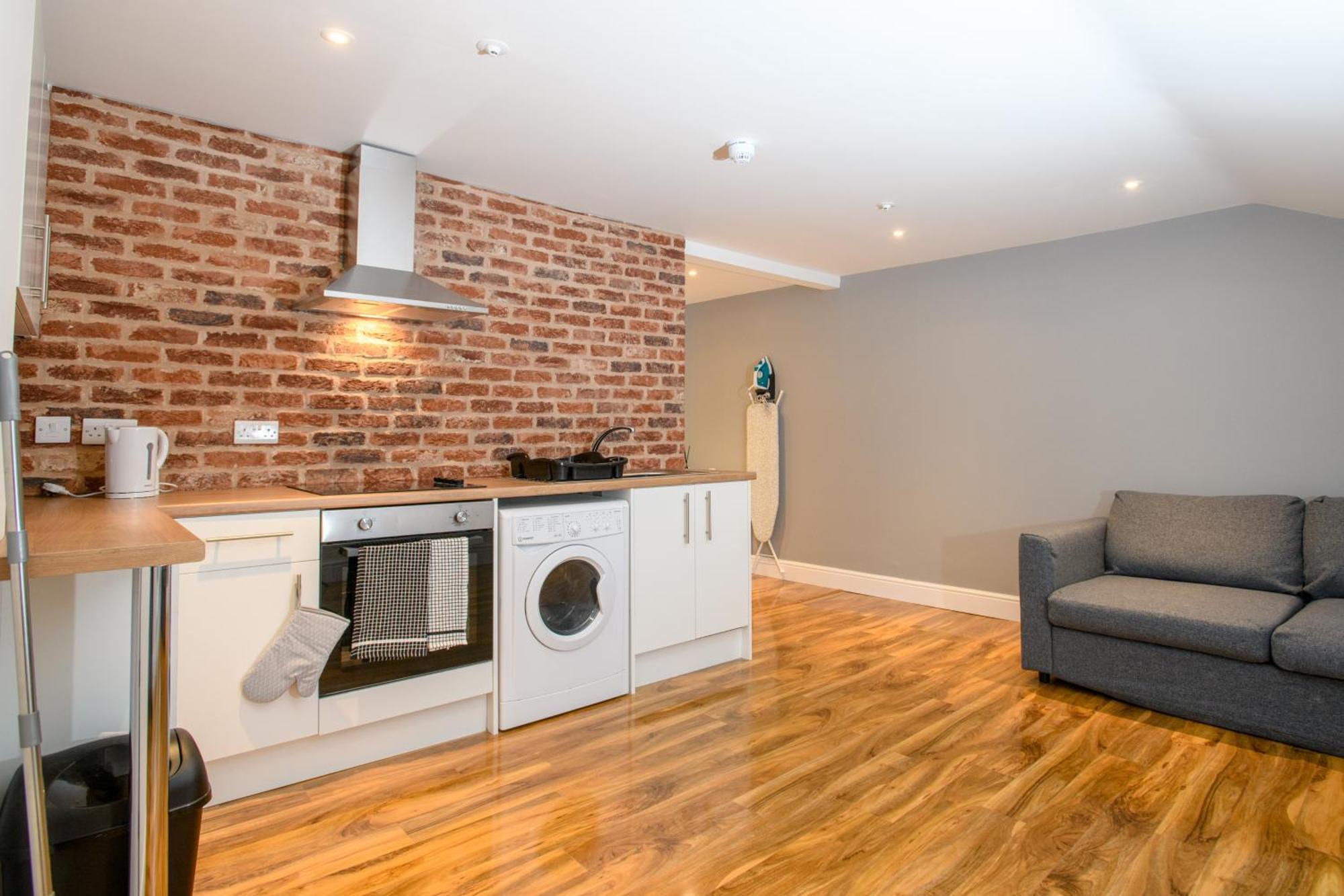 Deluxe One-Bedroom Apartment,1549556986:JPEG