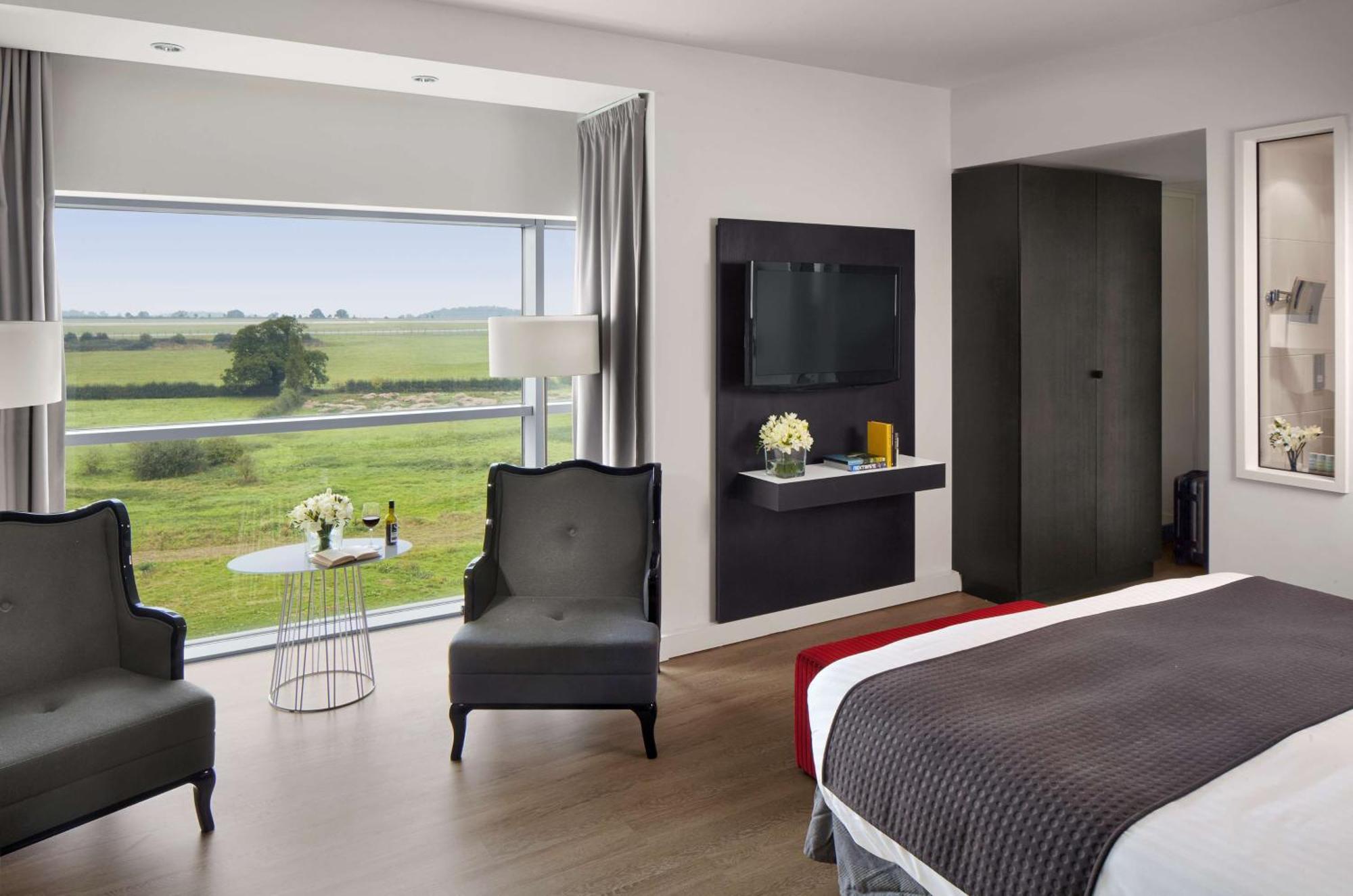 Premium Room Runway View,1551578950:JPEG