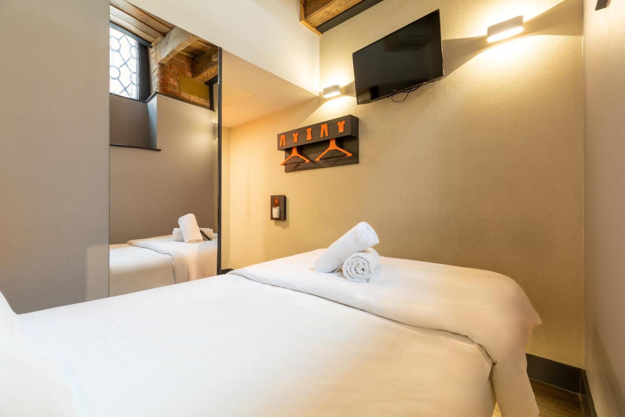 Lower Ground Double Room With Window,1425502231:JPEG