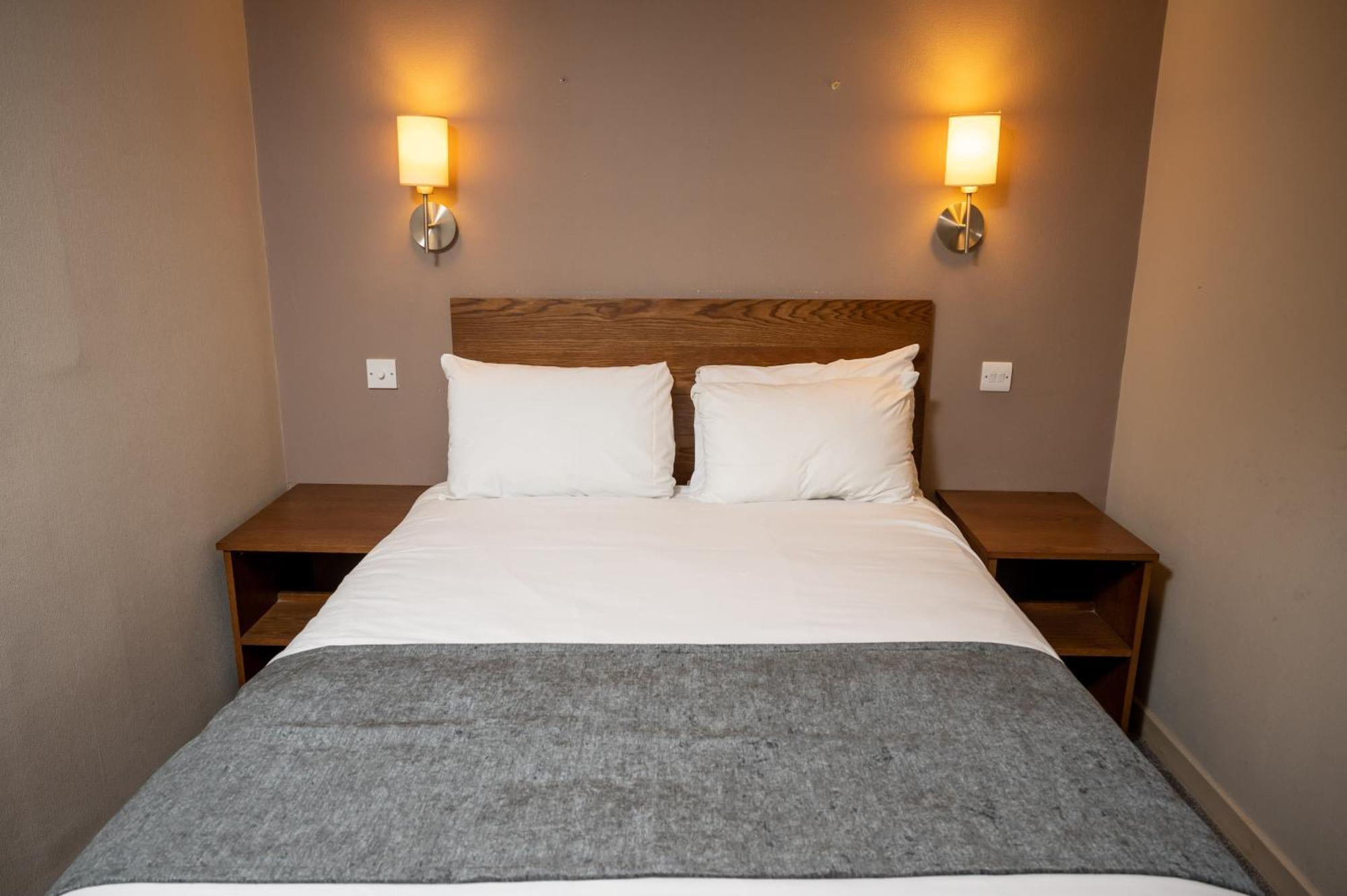 Double Room,1552053844:JPEG