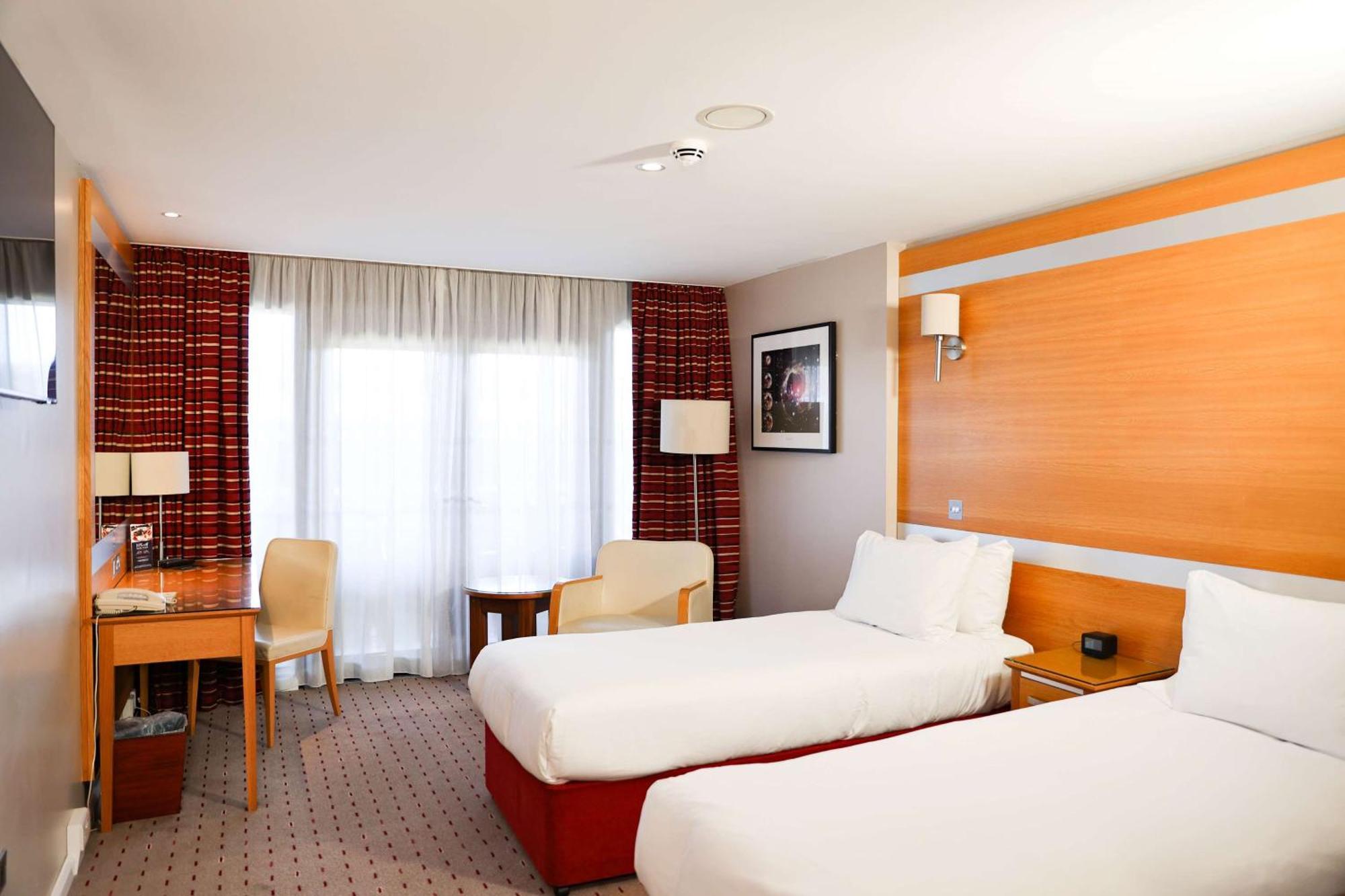 Twin Deluxe with Daytime Pitch View,1552497529:JPEG