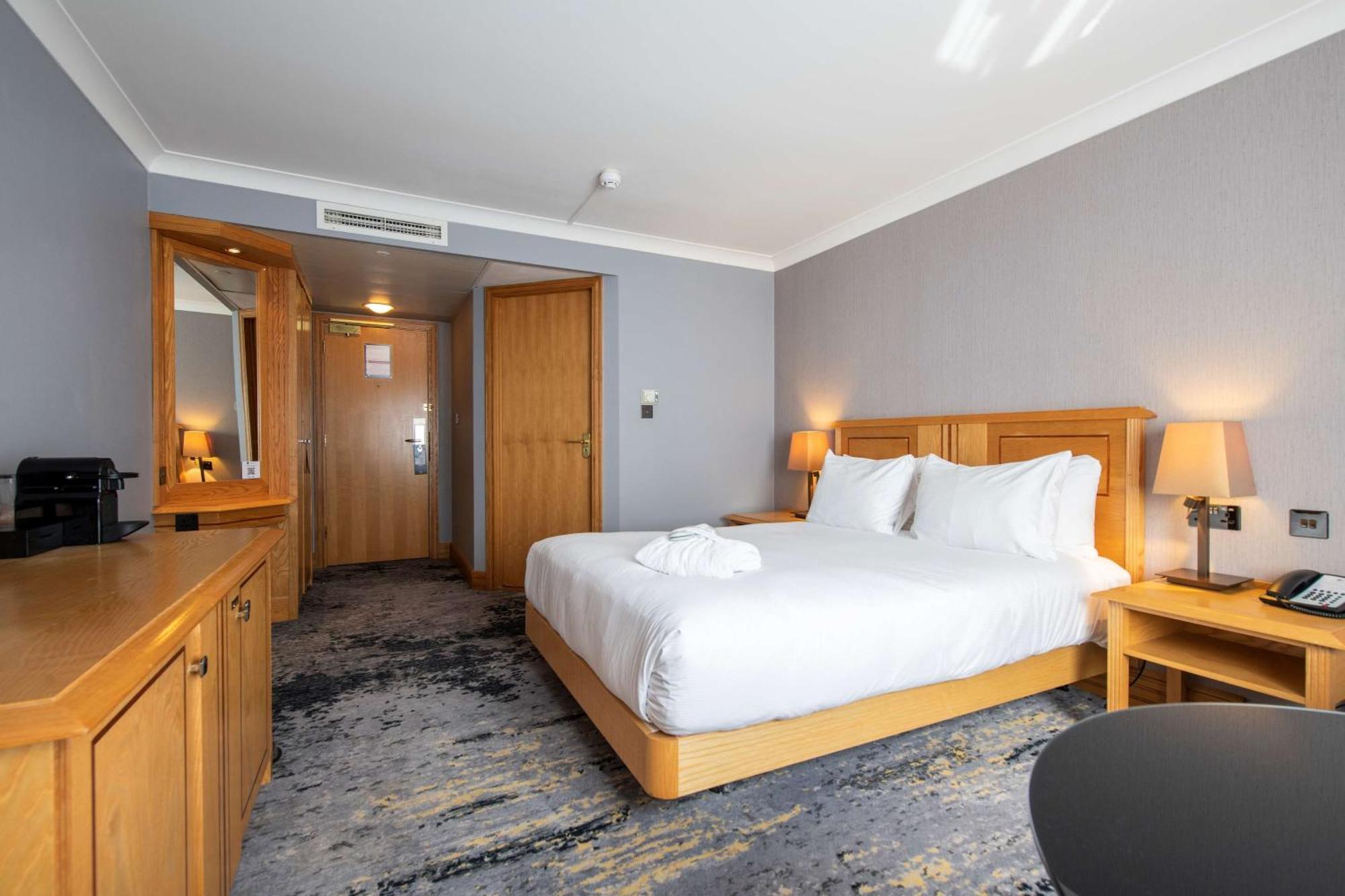 Deluxe Queen Room,1552498819:JPEG