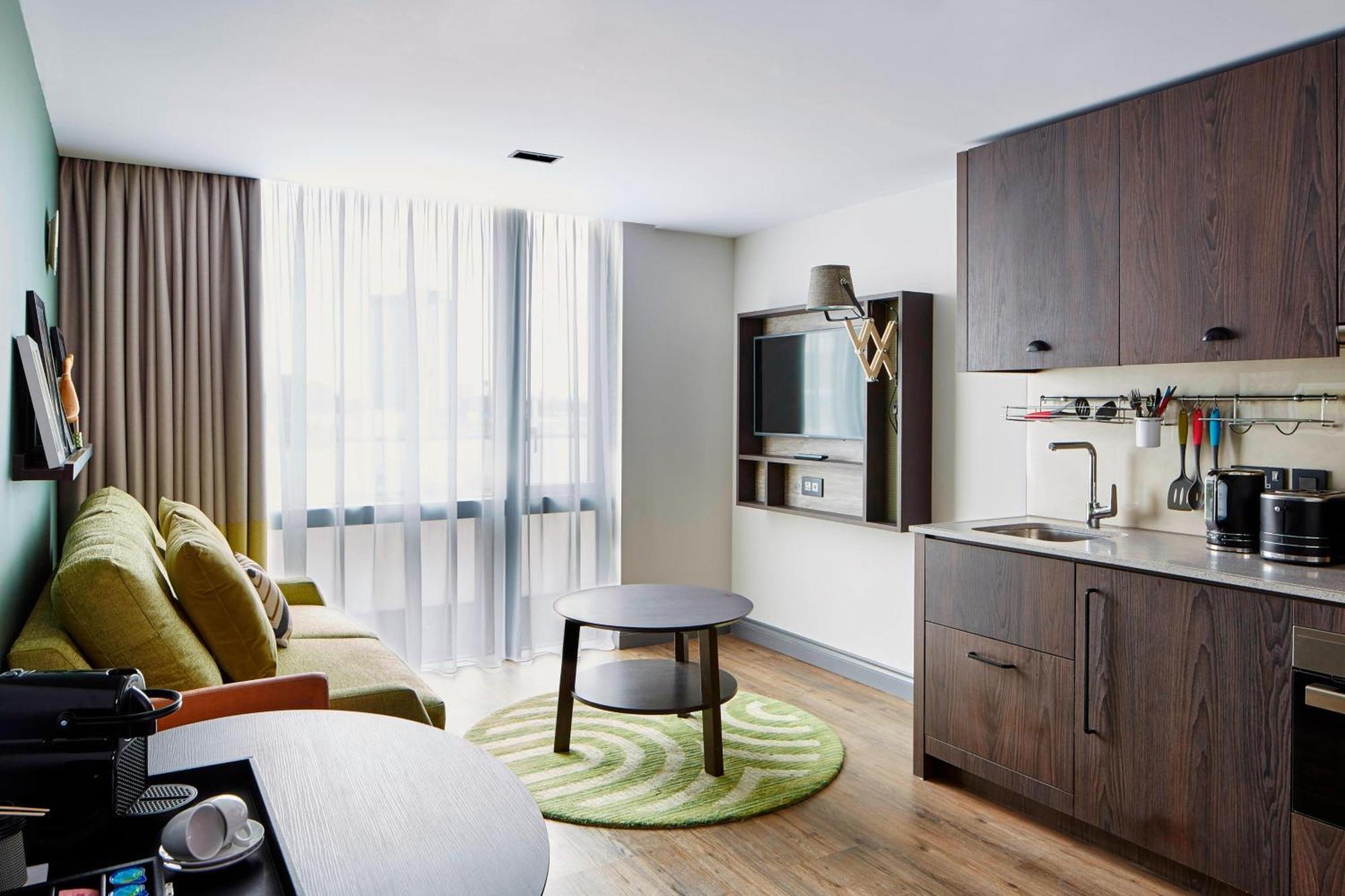 Deluxe One-Bedroom Suite,1553654158:JPEG