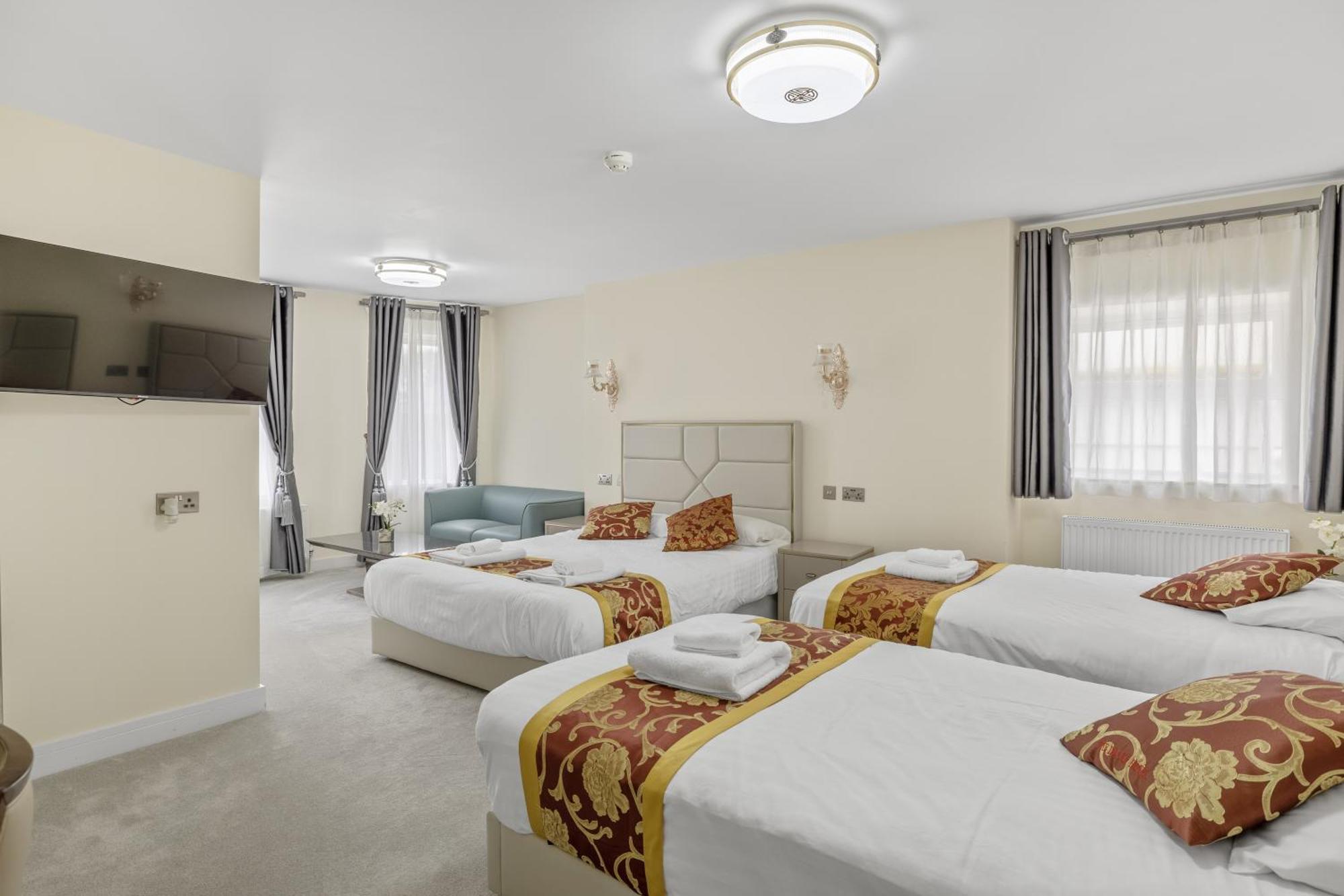 Deluxe Family Room,1553786587:JPEG