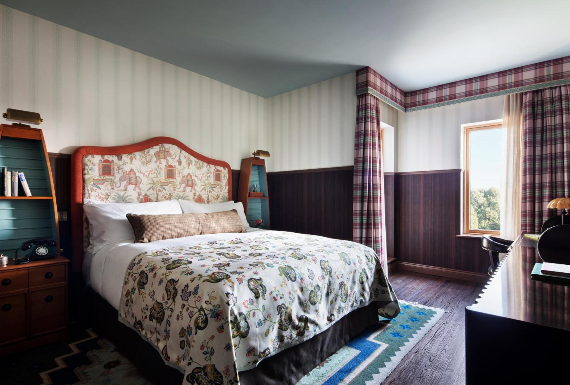 Graduate King Room,1559439094:JPEG