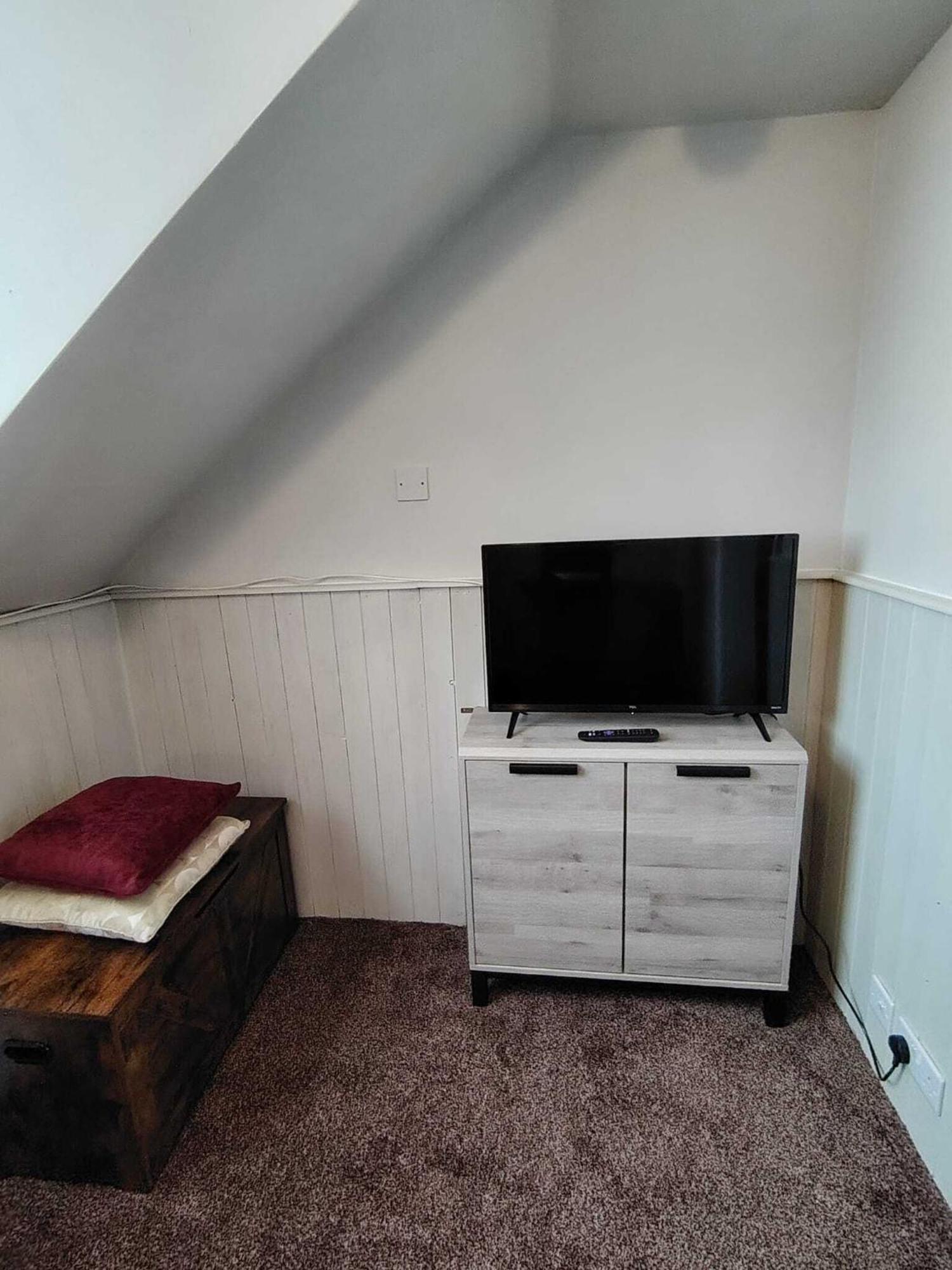 Small Double Room,1588301844:JPEG