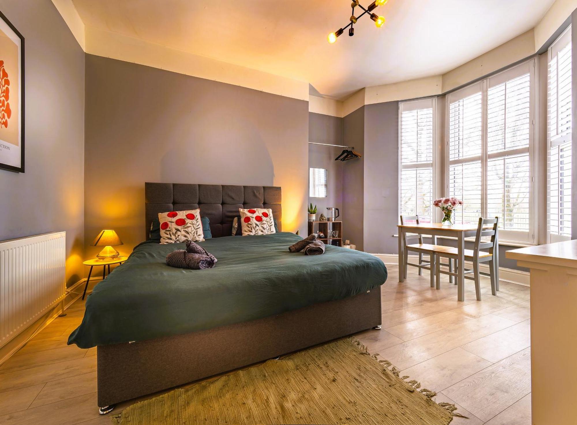 Queen Room,1567156676:JPEG