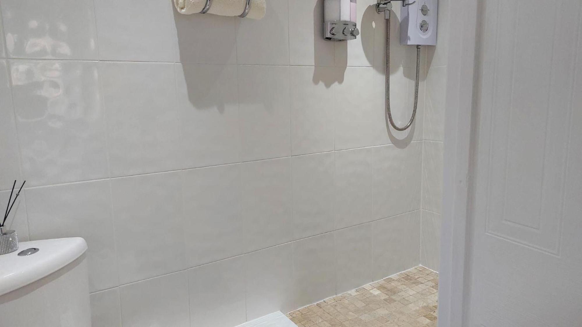 Small Double Room,1580229459:JPEG
