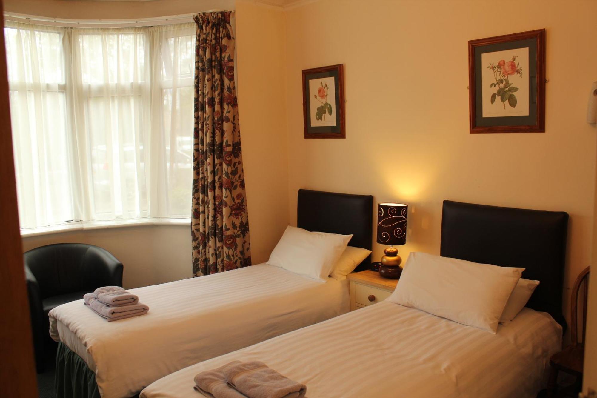 Twin Room,1580426639:JPEG