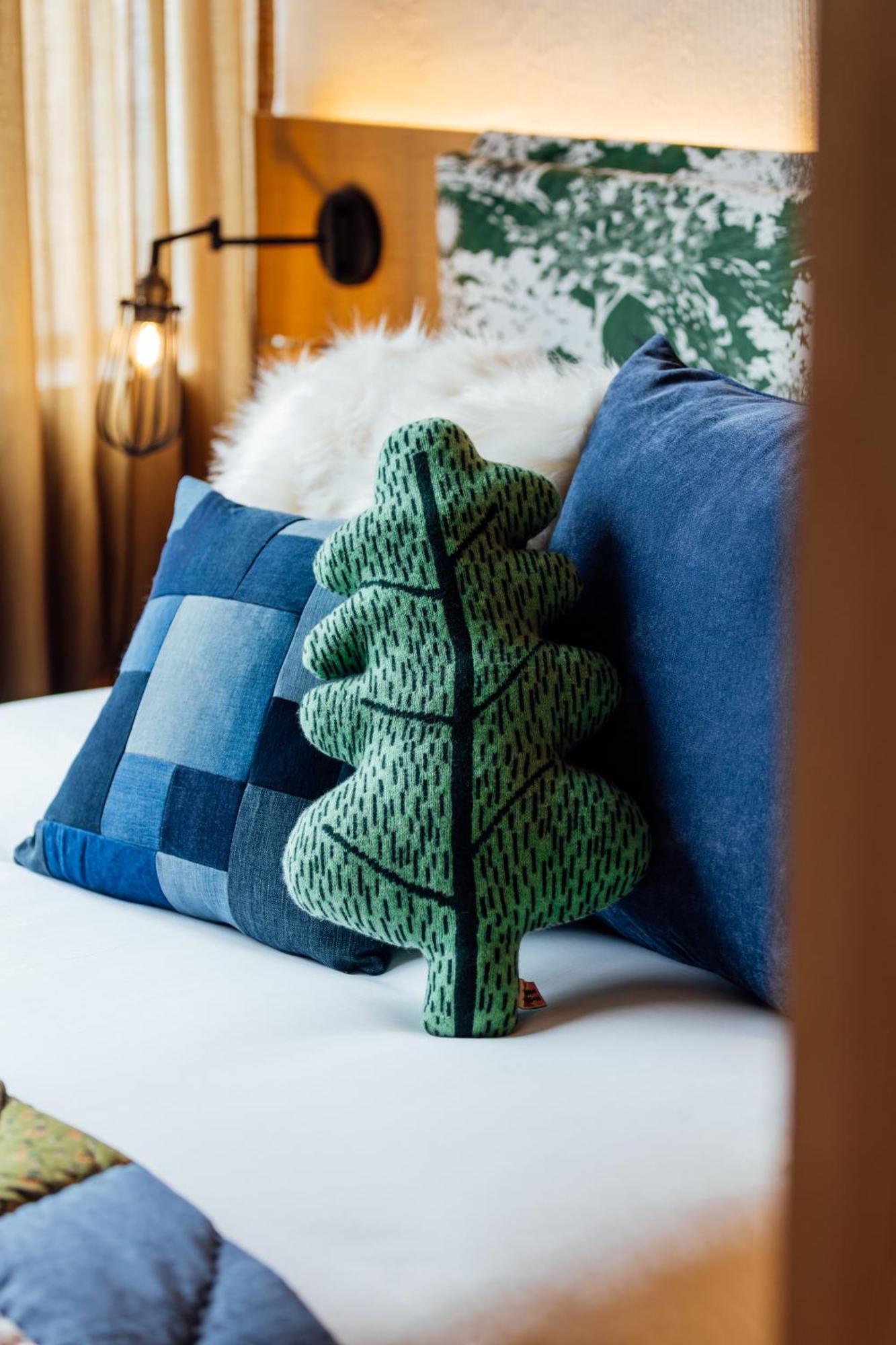 King Room,1583653358:JPEG