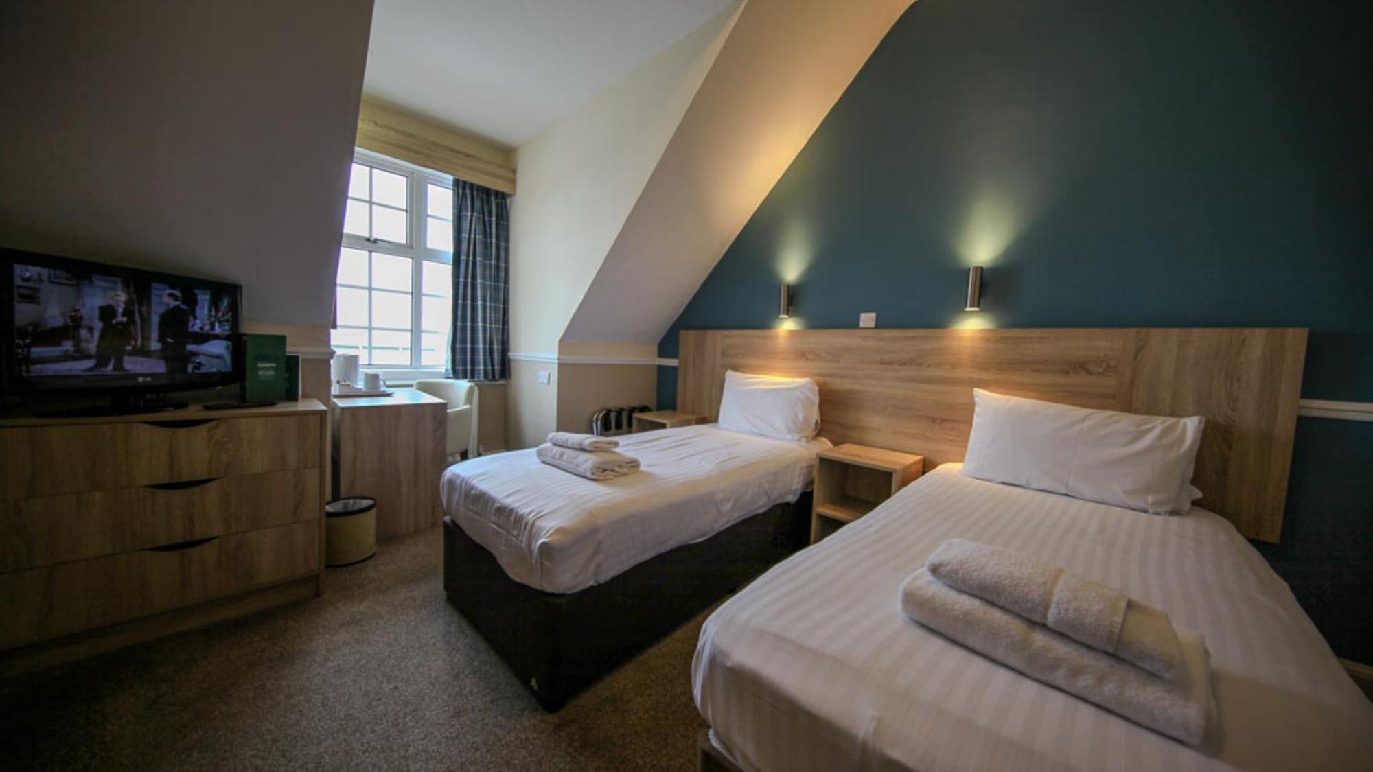 Twin Room,1585461345:JPEG