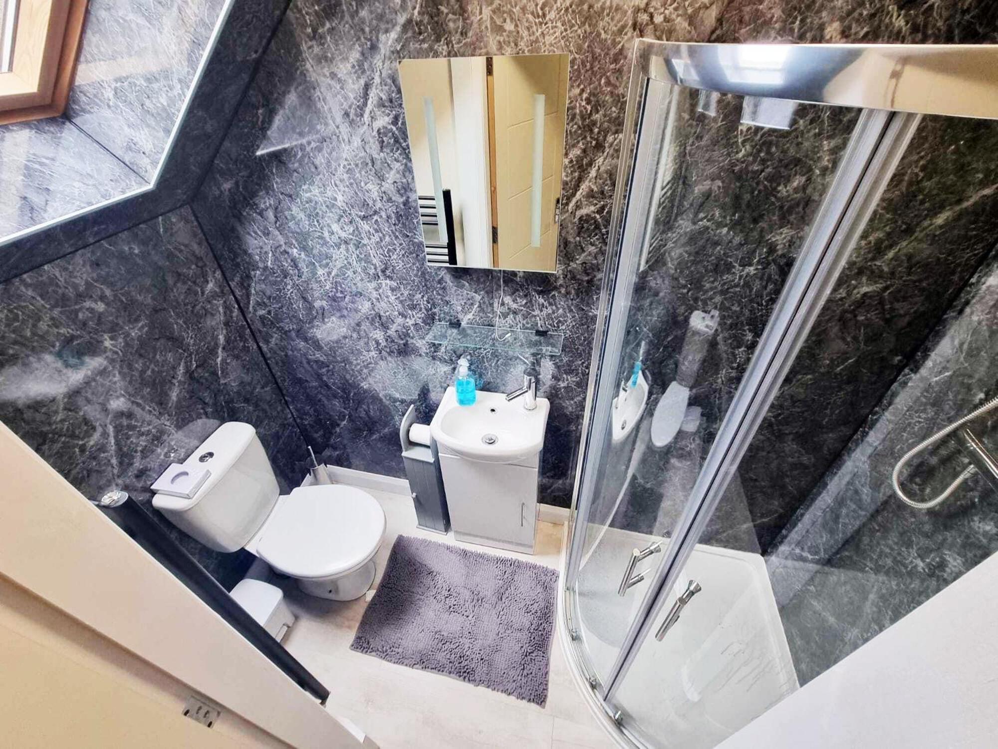 Deluxe Double Room with Shower,1586278116:JPEG