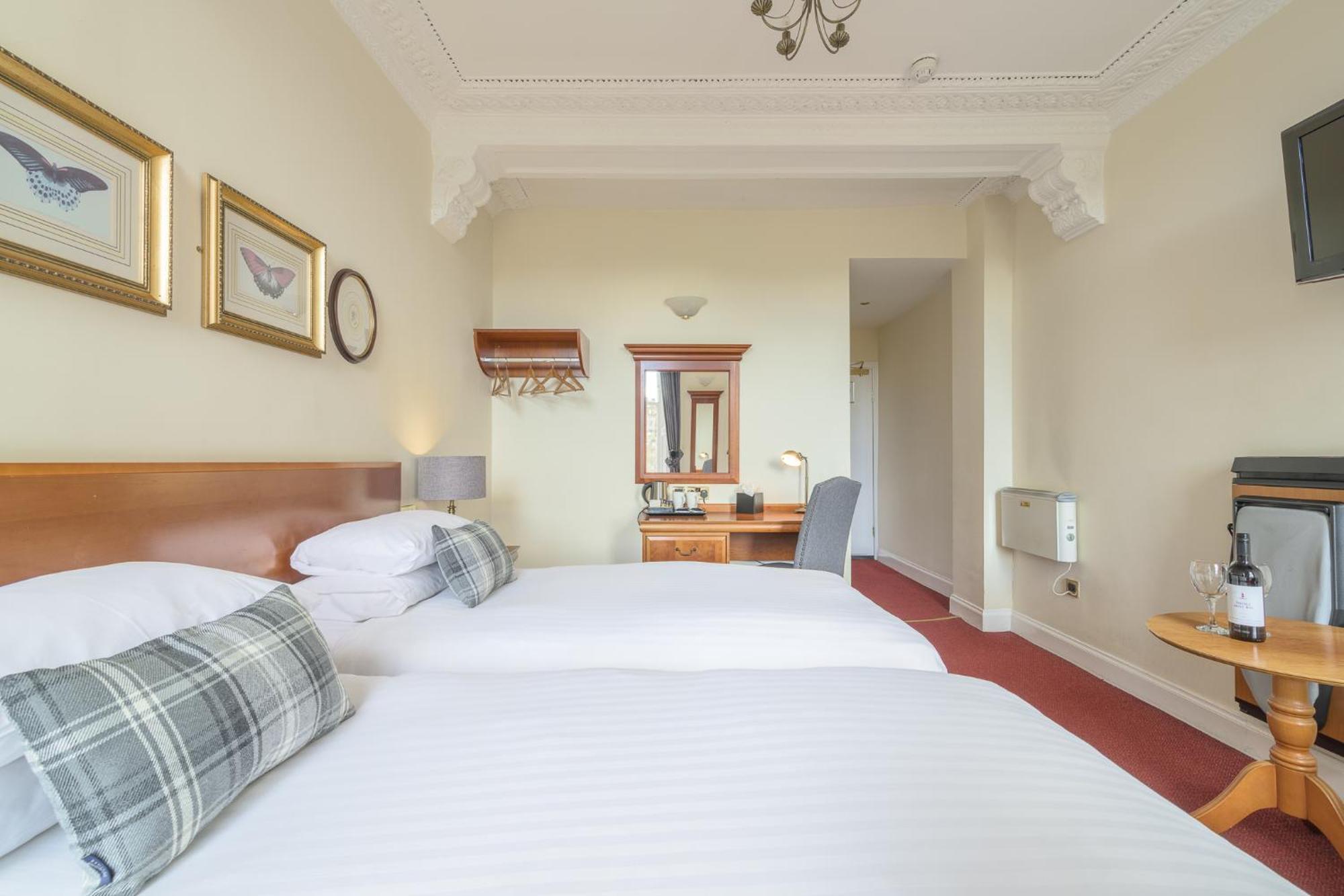Standard Twin Room with Princes Street View