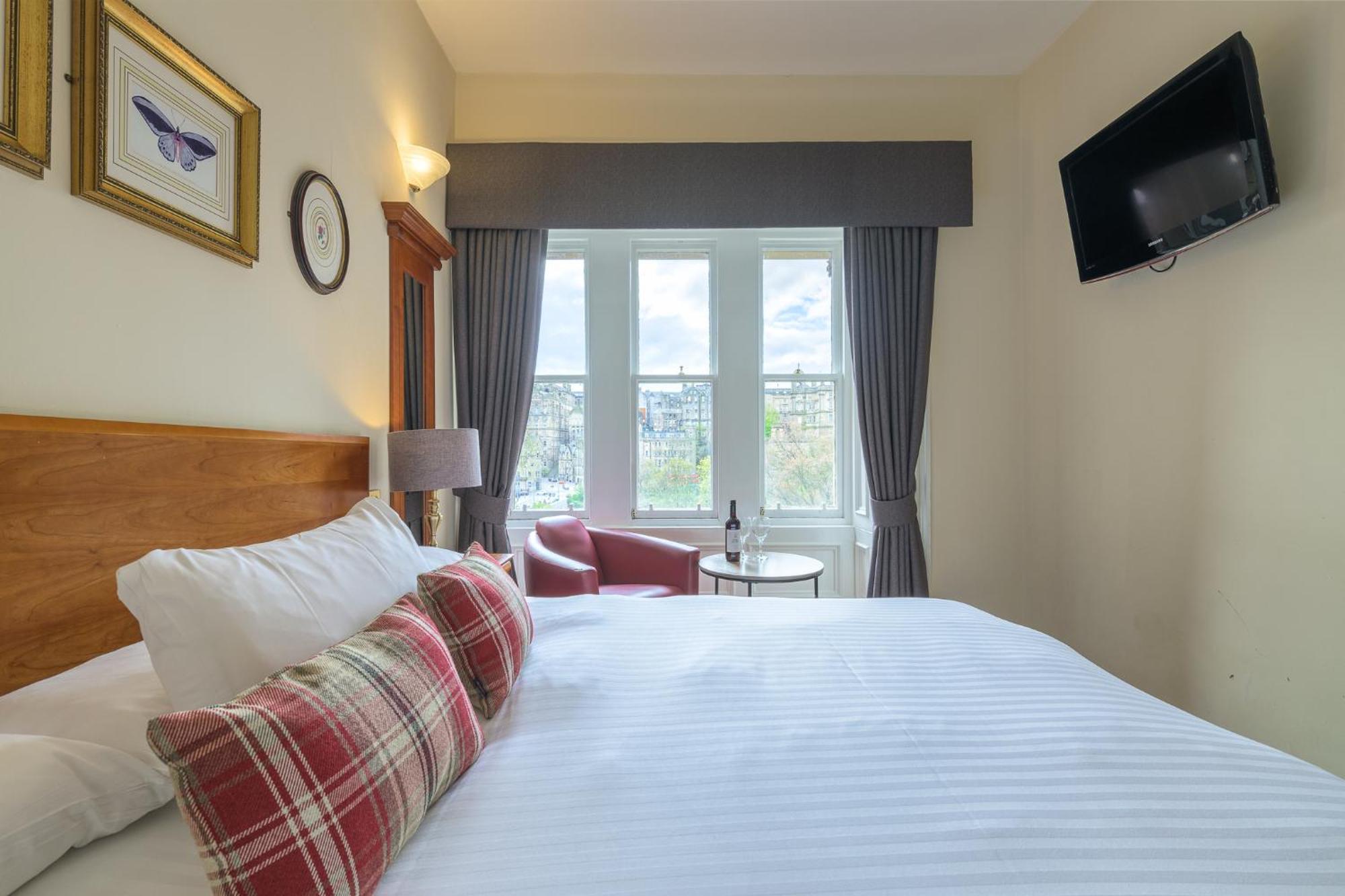 Standard Double Room with Princes Street View,1587494290:JPEG