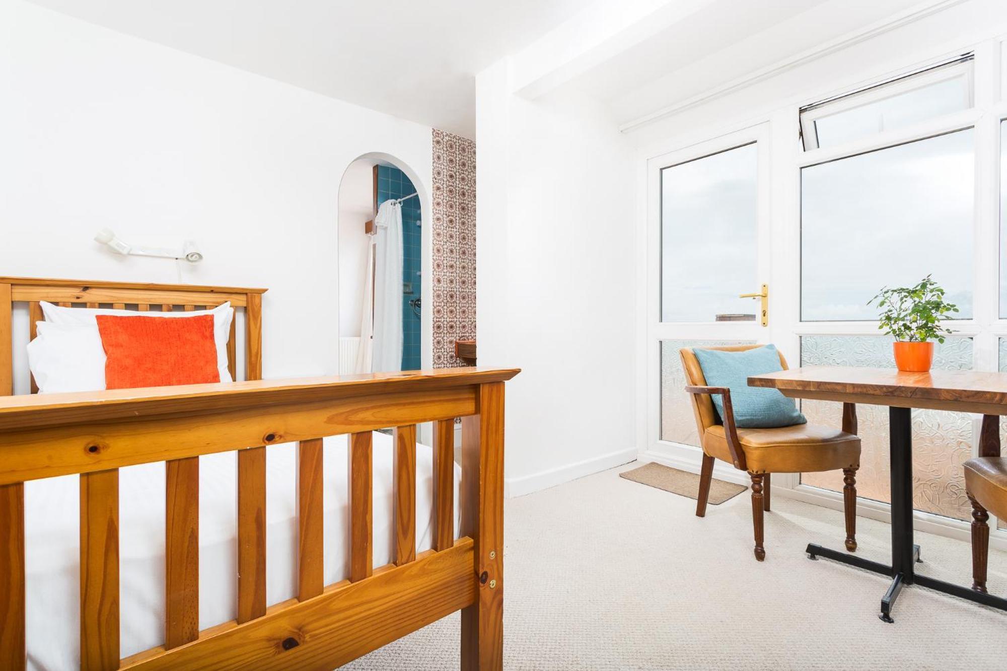 Twin Room with Private Bathroom