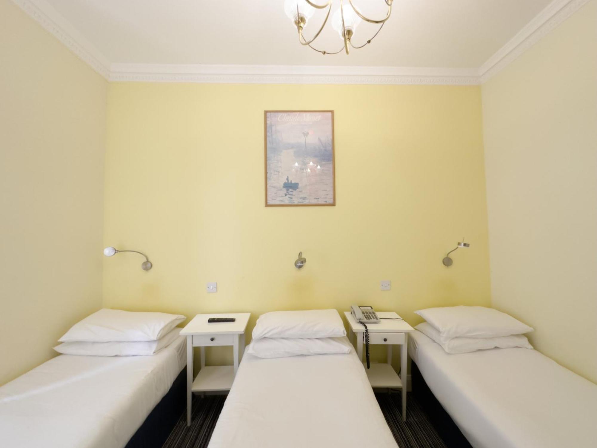 Triple Room with Private Bathroom