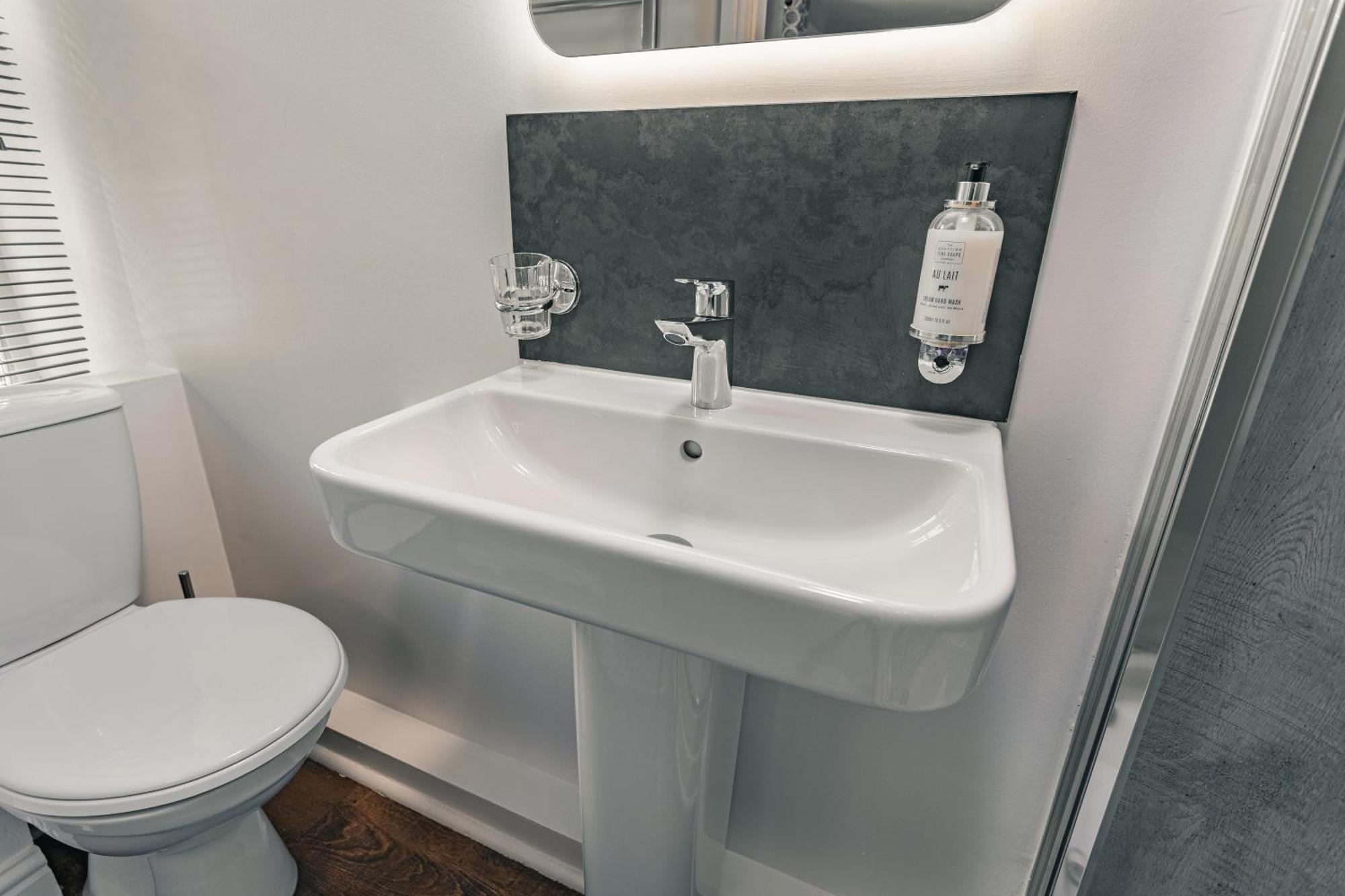 King Room,1592057118:JPEG