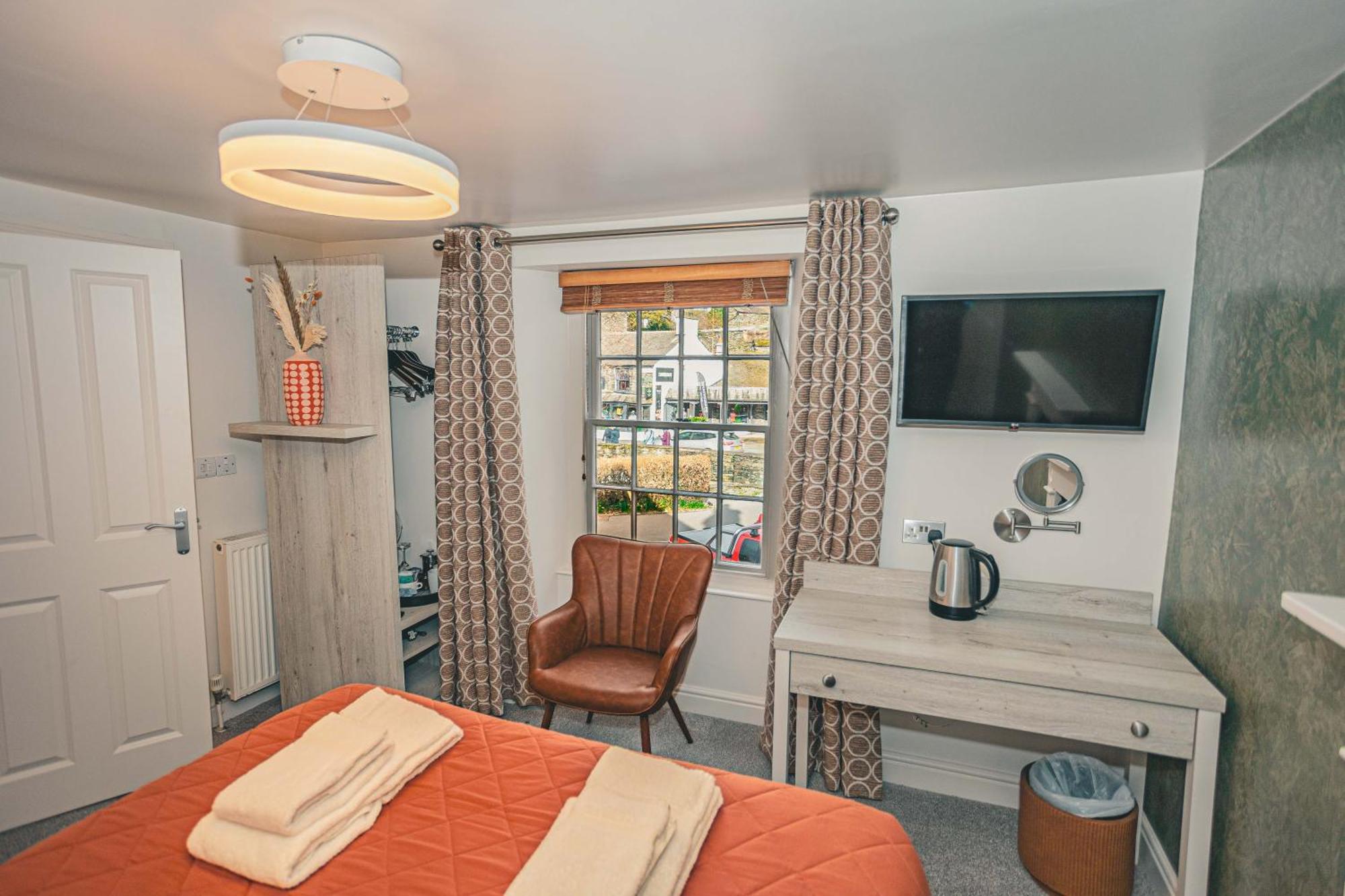 King Room,1592057157:JPEG