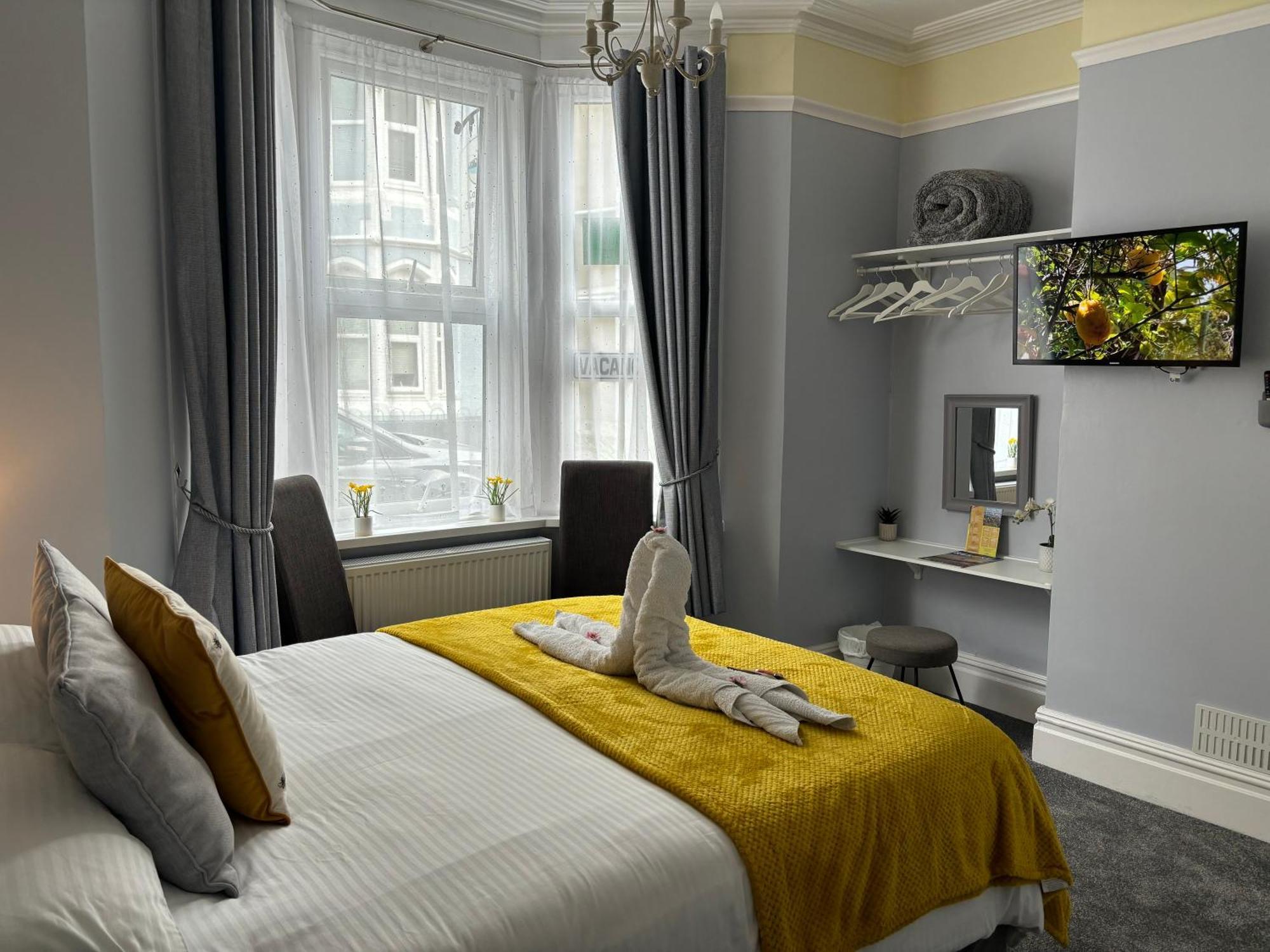 Deluxe Queen Room,1592222567:JPEG