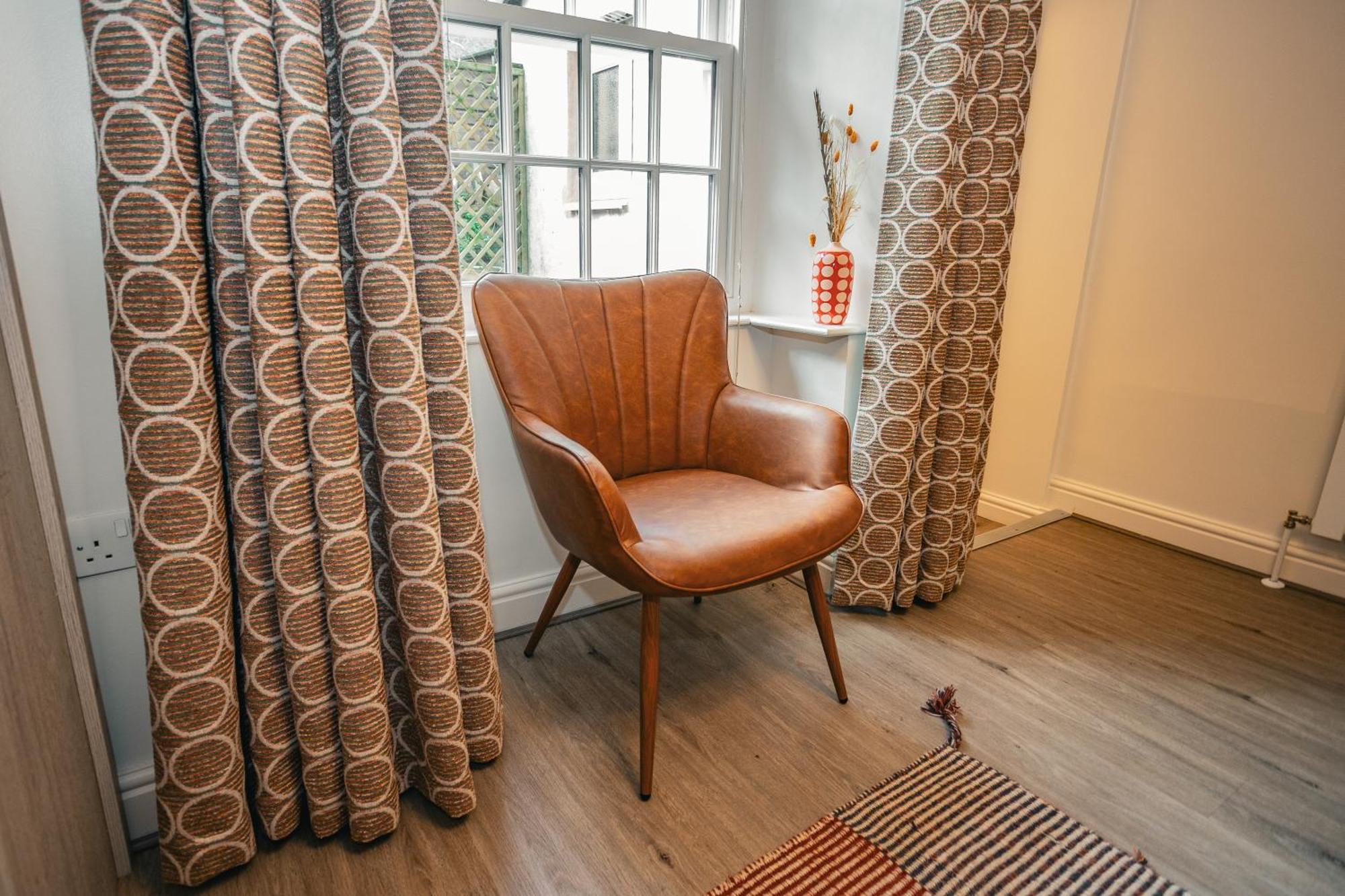 King Room,1594685997:JPEG