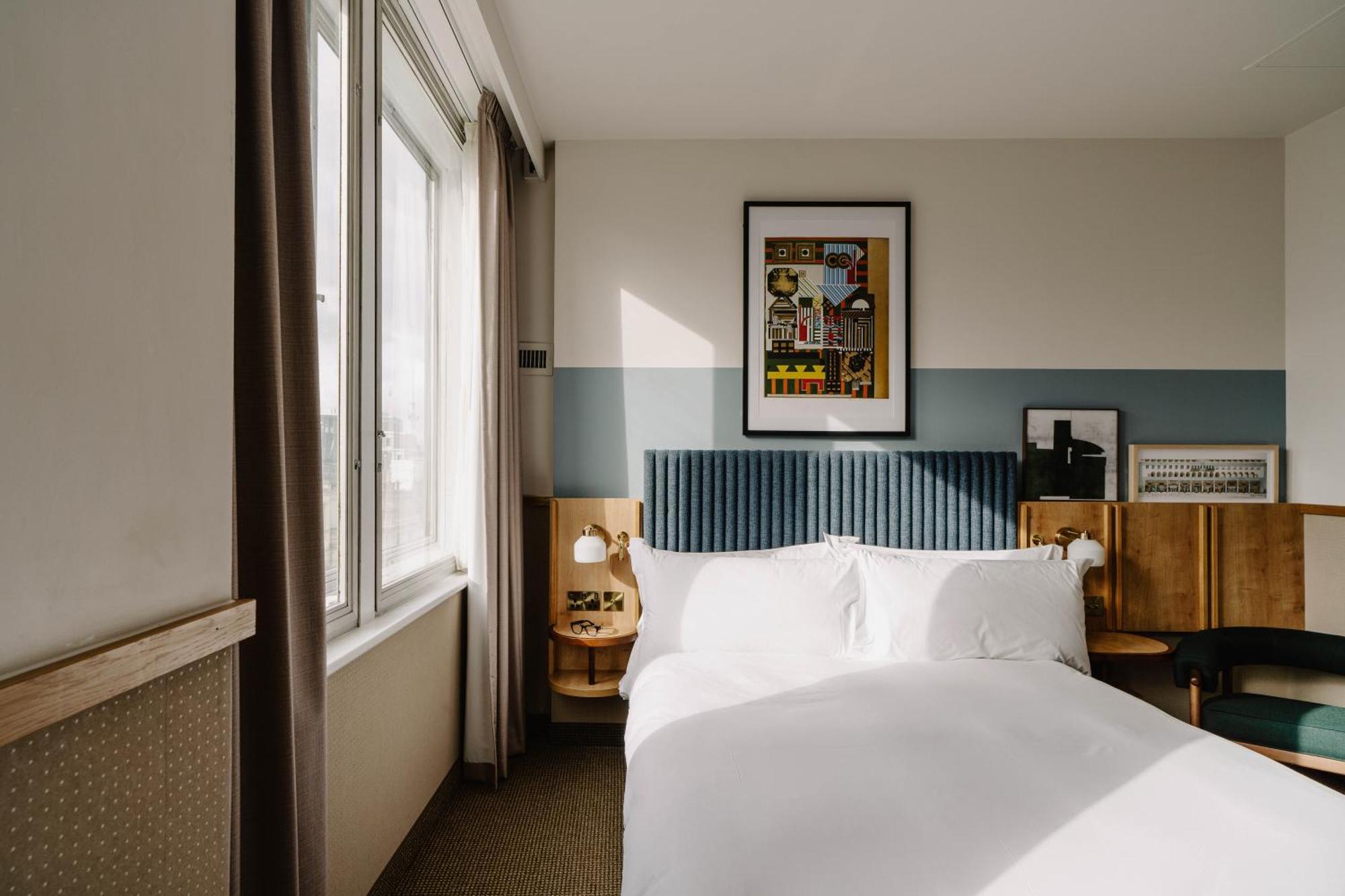 Deluxe Room,1596010975:JPEG