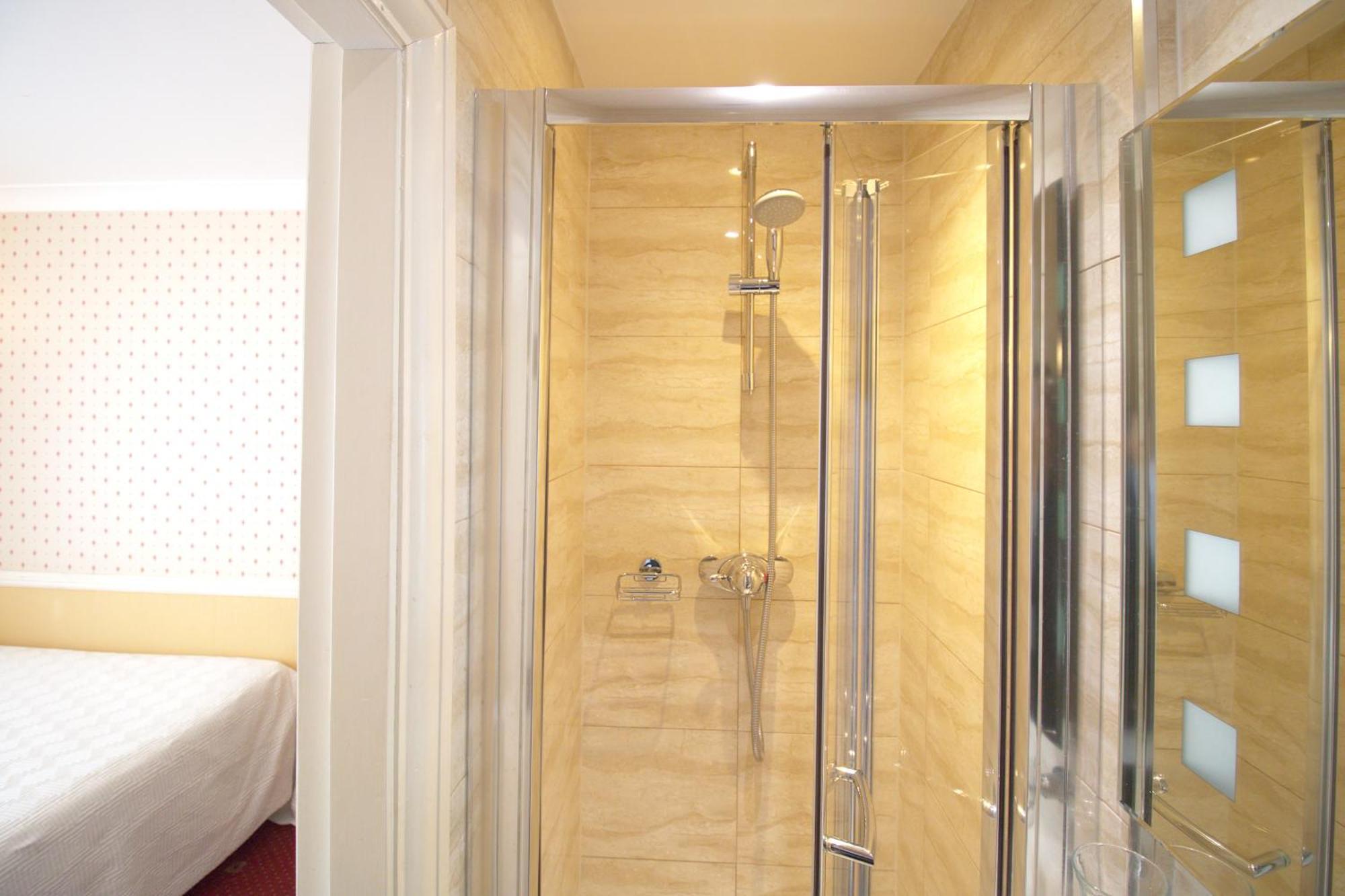 Triple Room,1596879301:JPEG