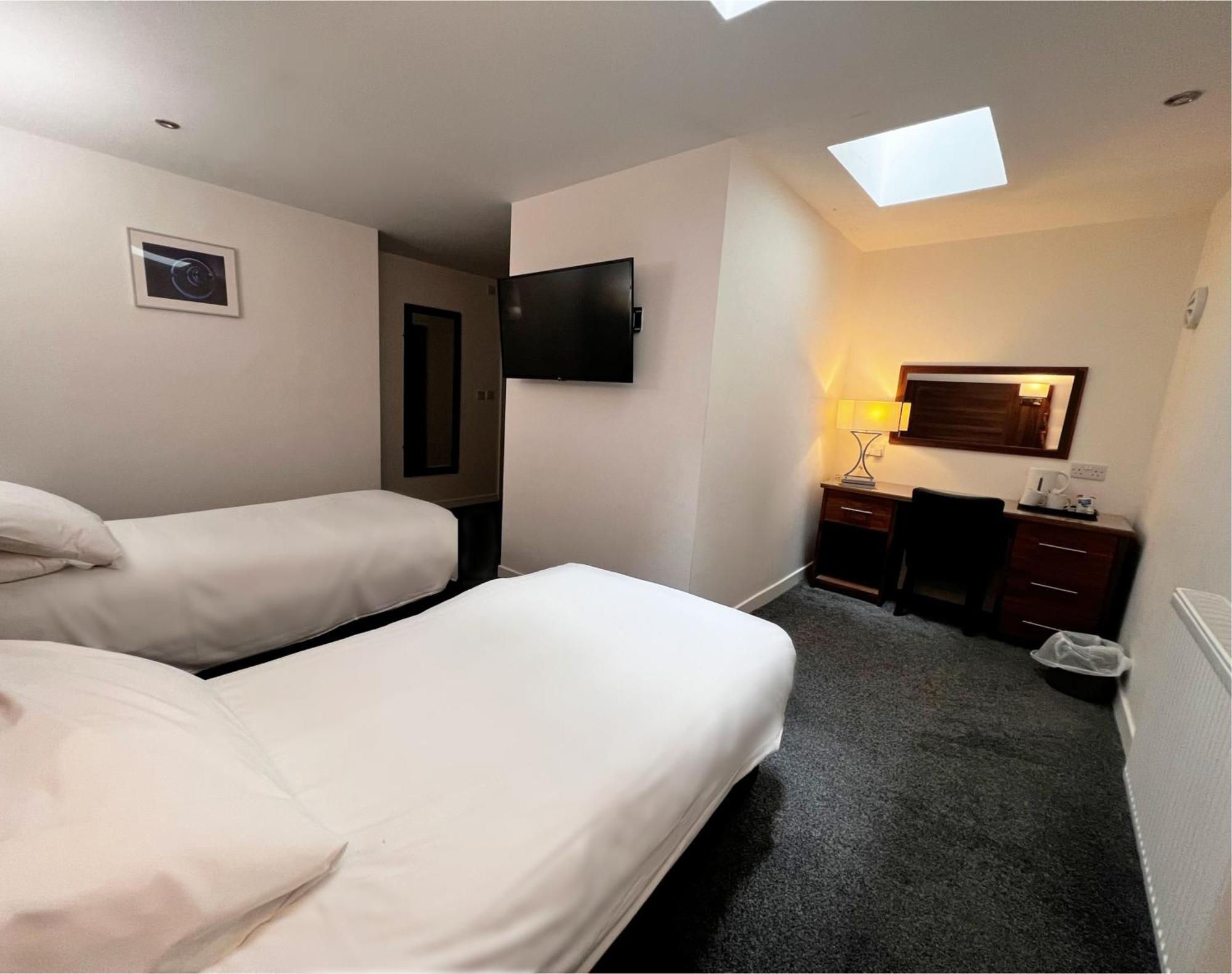 Twin Room with Skylight Window only,1599641981:JPEG