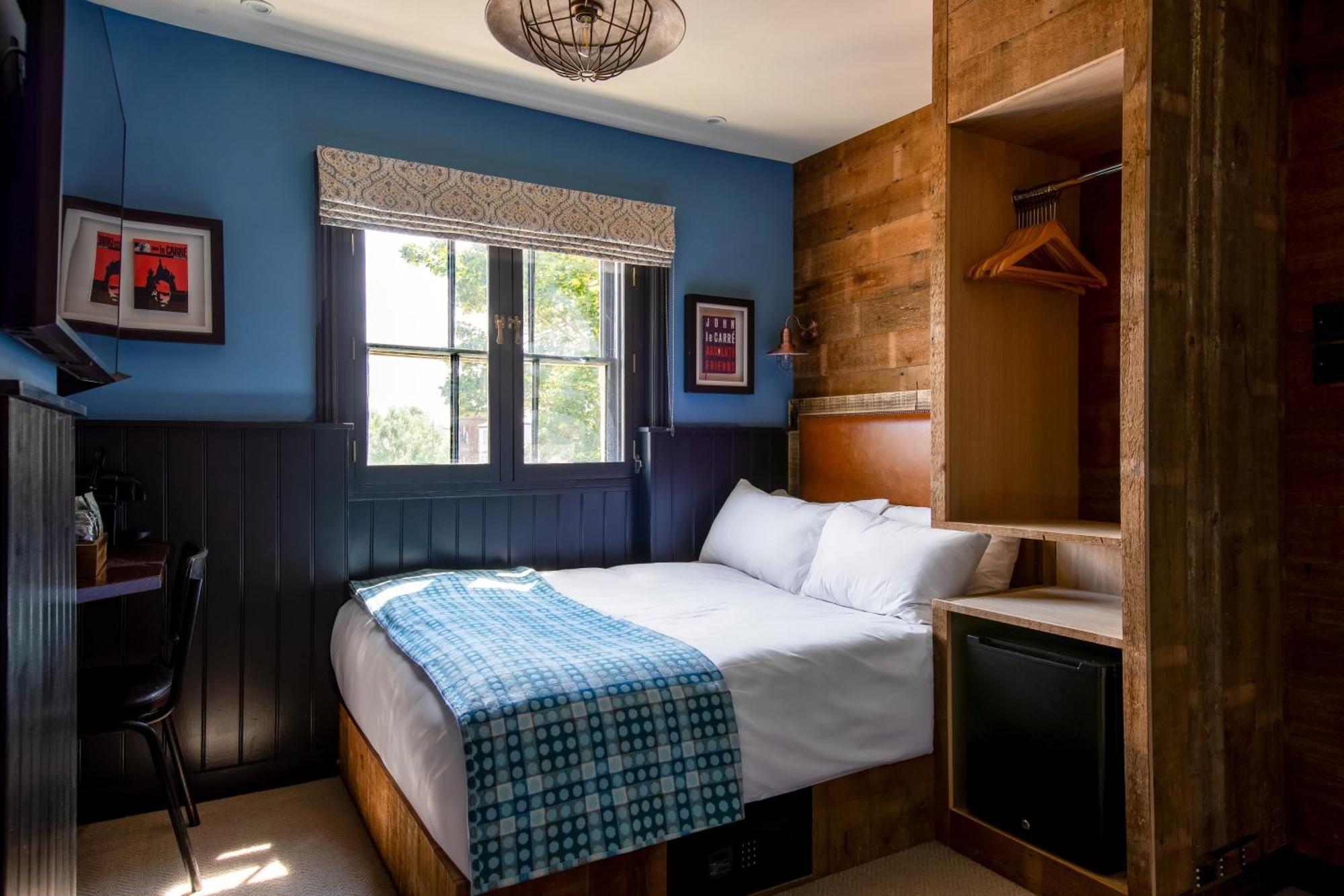 Small Double Room,1600580211:JPEG