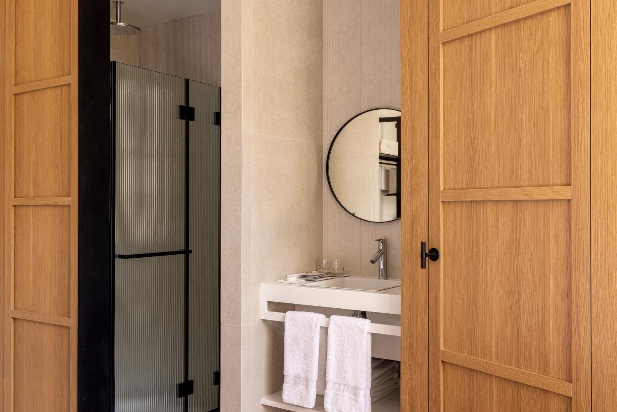 Single Room,1605193821:JPEG