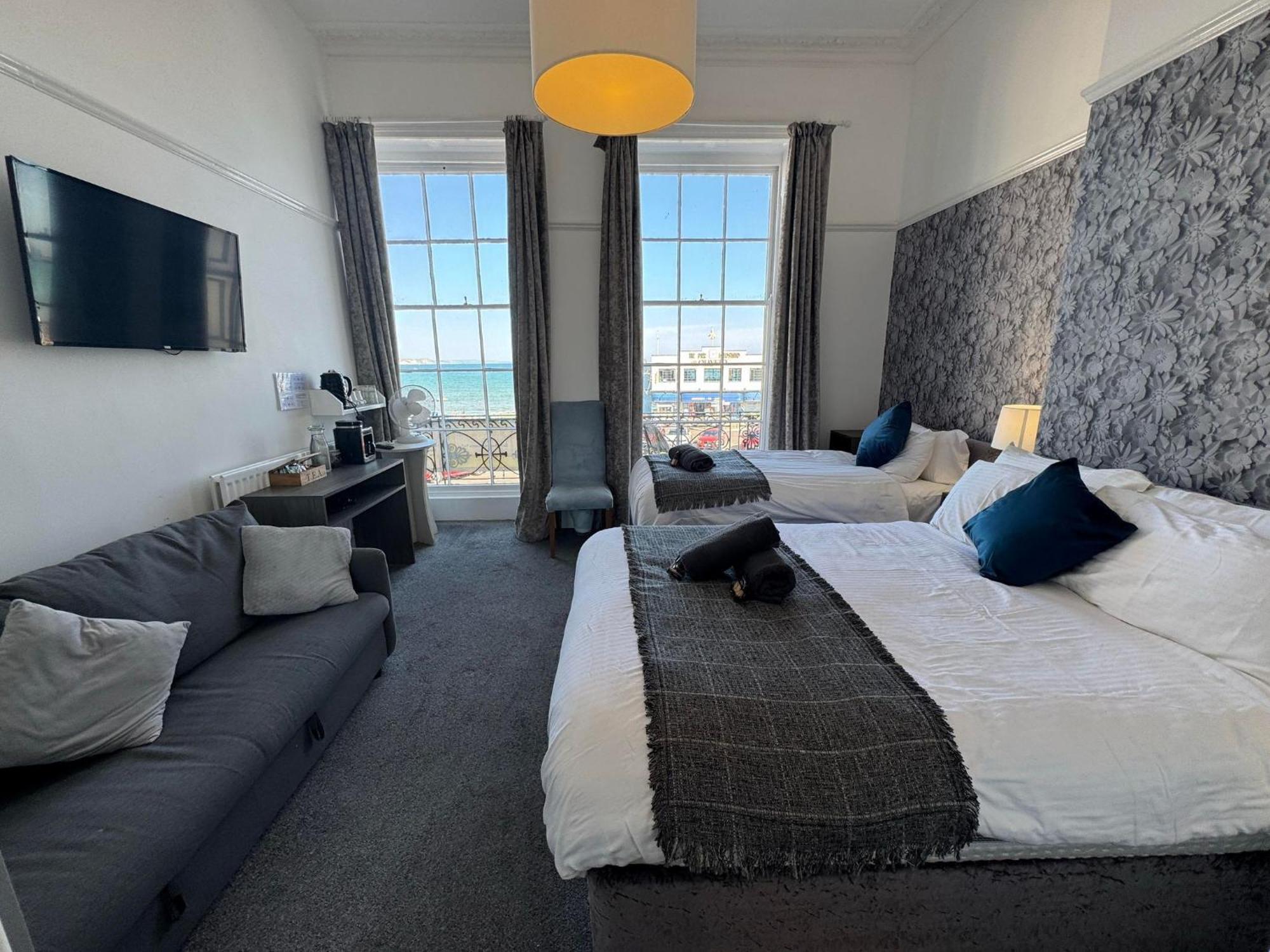 Gold Seaview Family of 3 + Sofa Bed