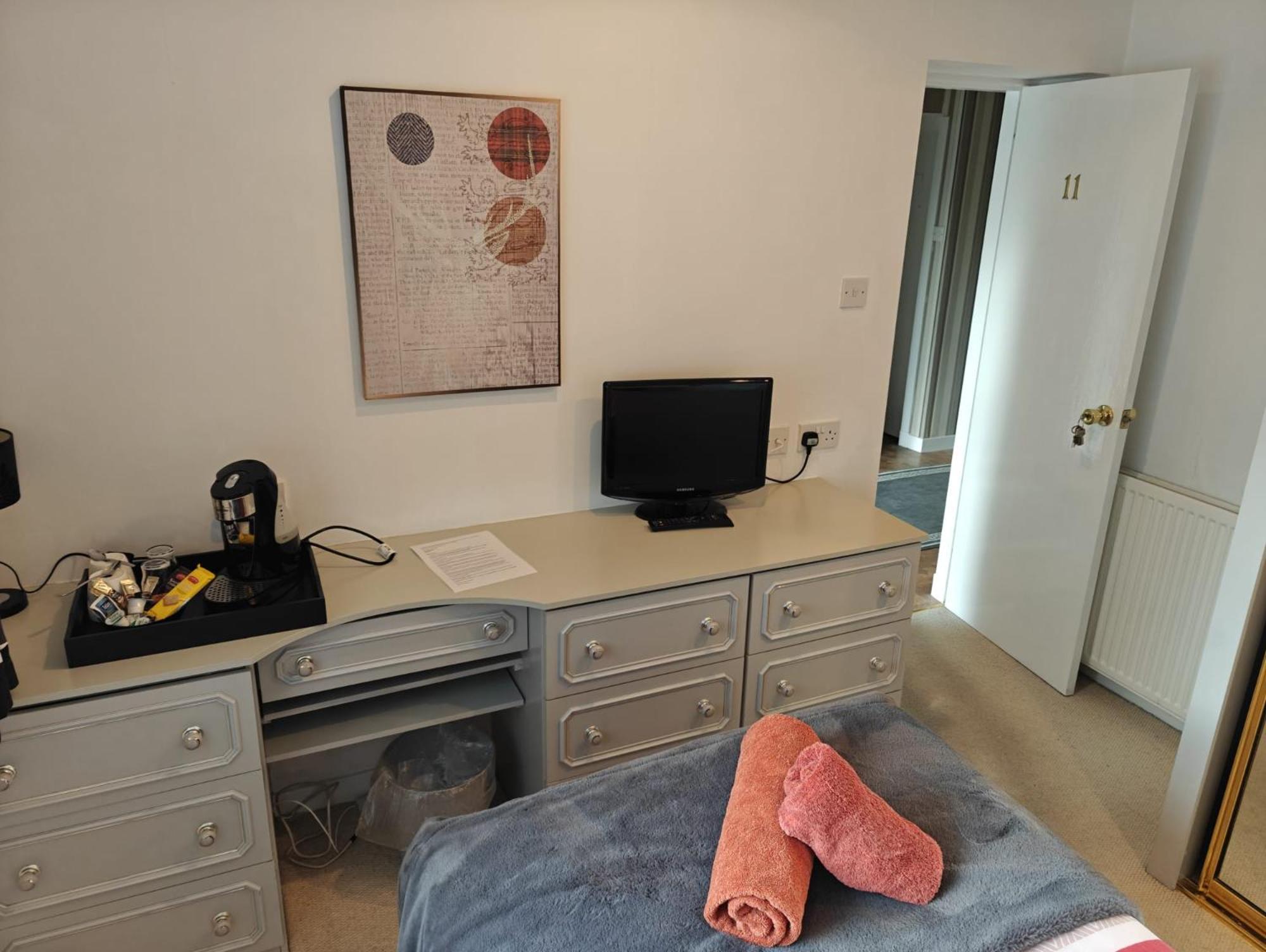 Single Room with Bathroom Outside of Room,1606066374:JPEG