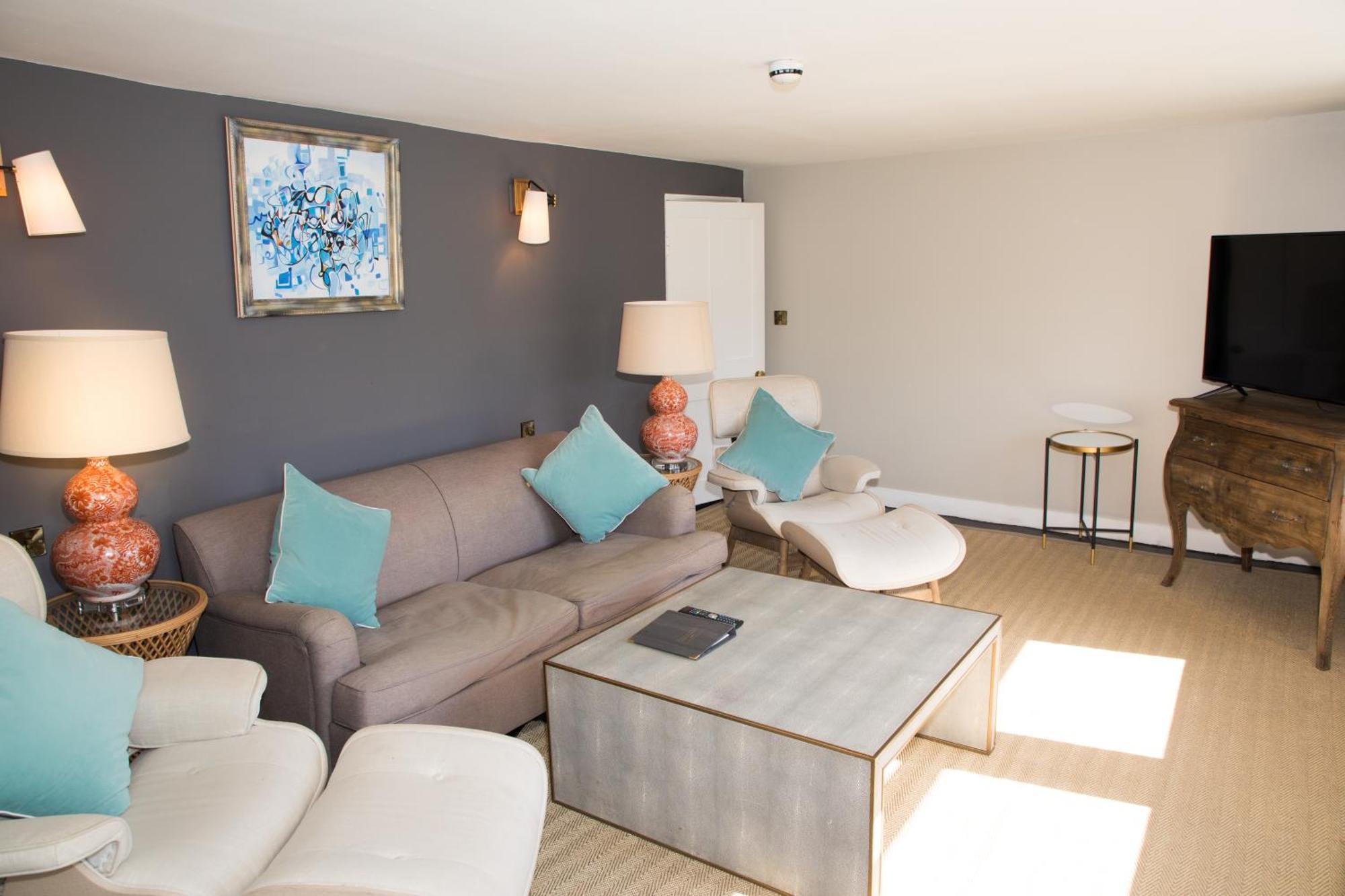 Two-Bedroom Traditional Suite,1611088984:JPEG