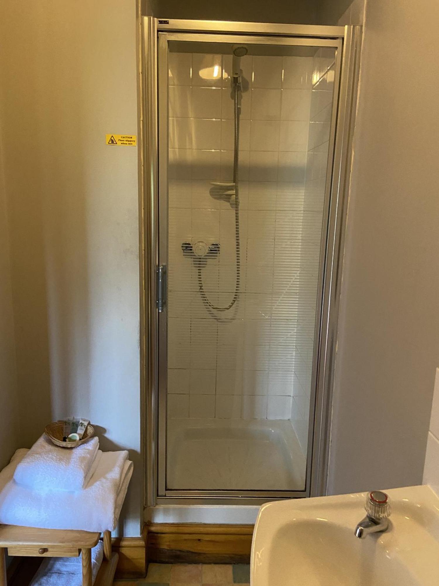 Single Room with Shower,1607677064:JPEG