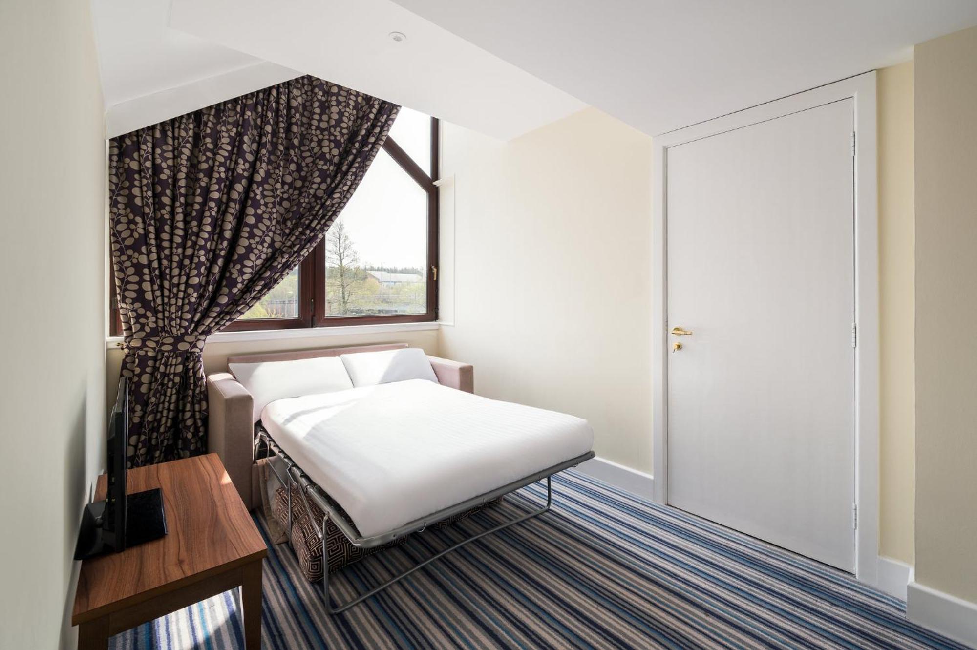 Suite with Single Sofa Bed,1709707588:JPEG