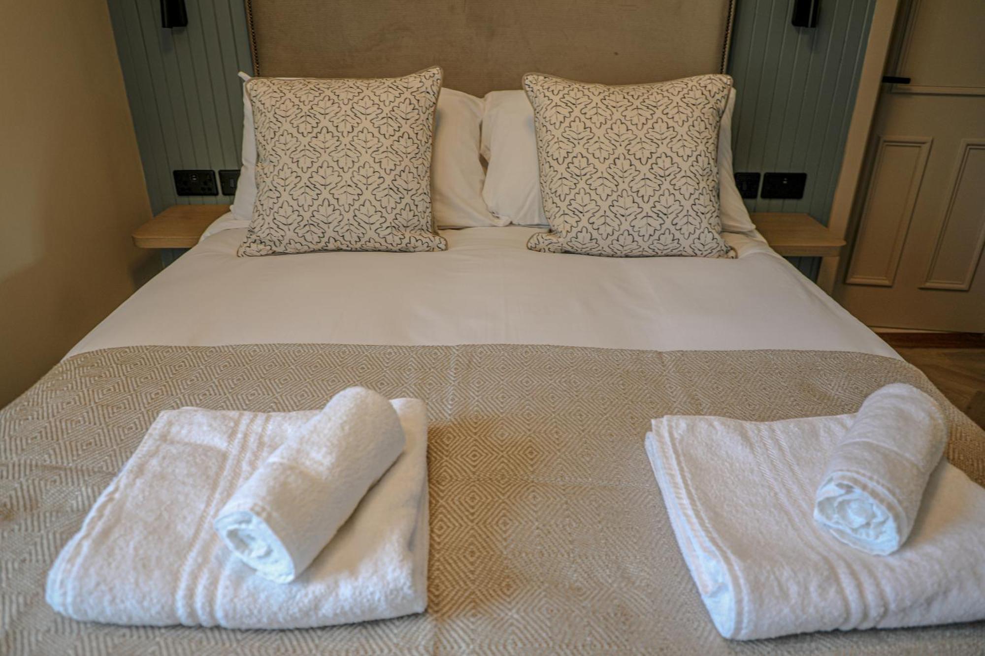 Family Room,1611192868:JPEG