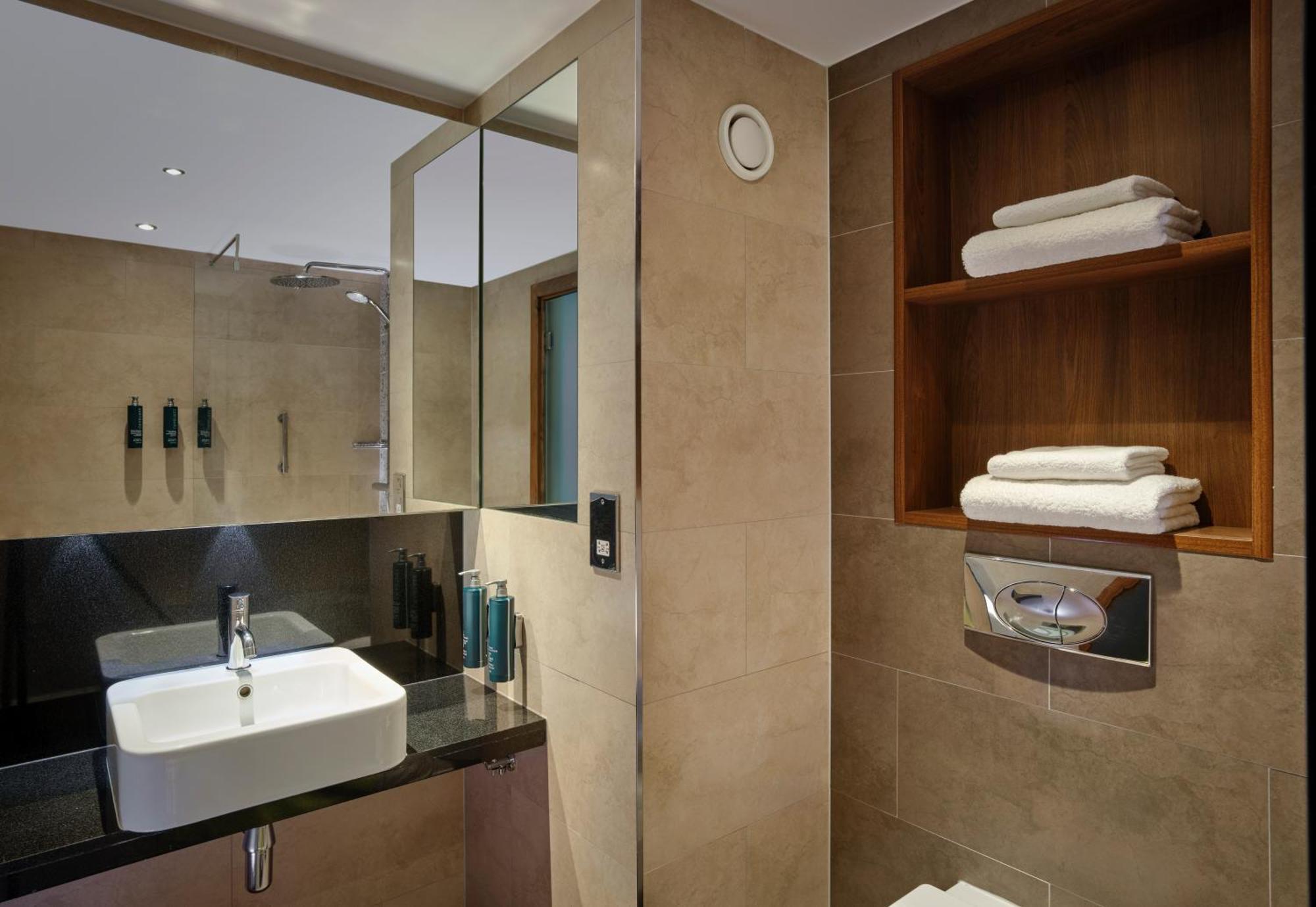 Twin Room,1615650960:JPEG