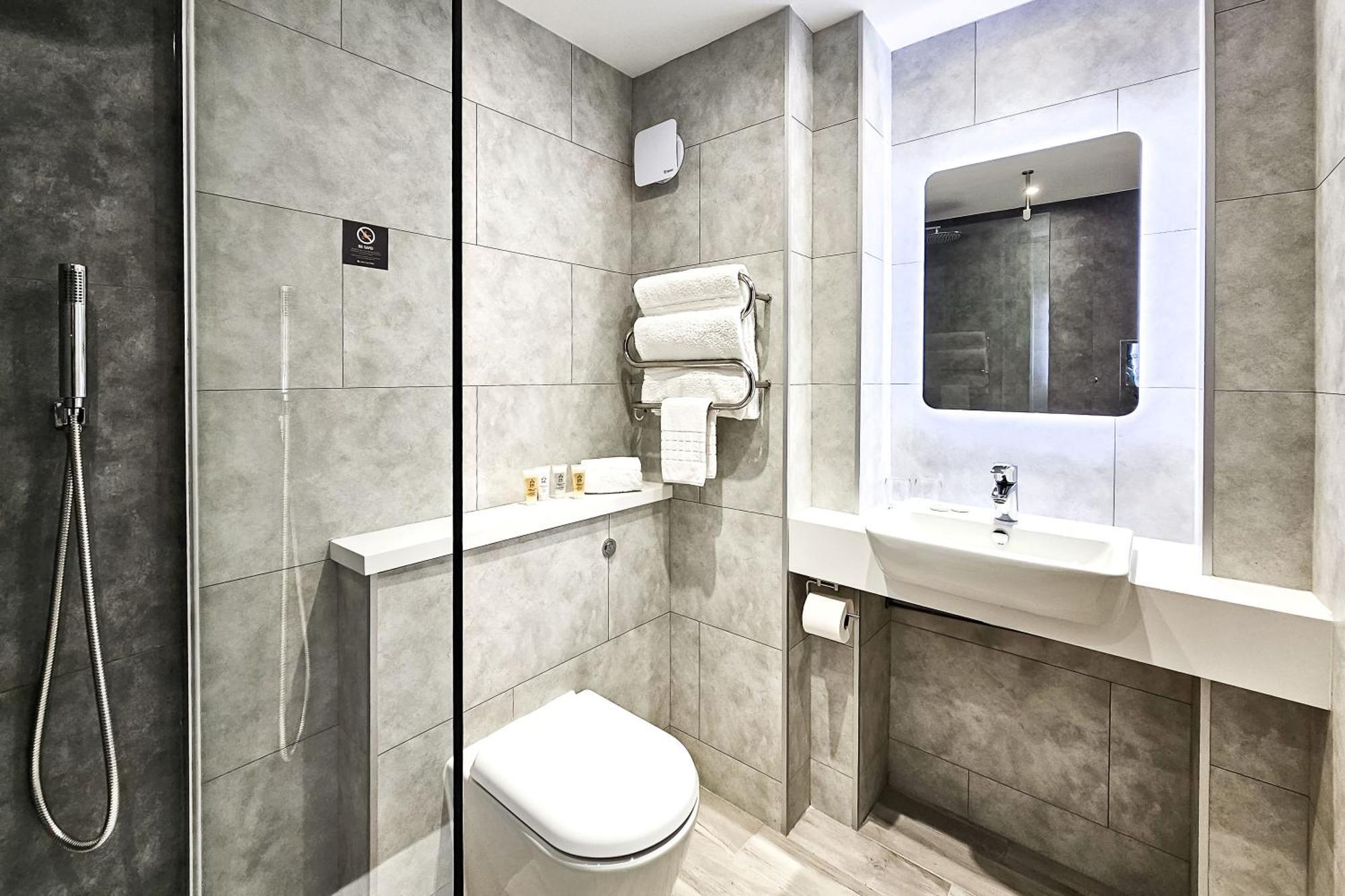 Deluxe Double Room - Non-Smoking,1616871710:JPEG