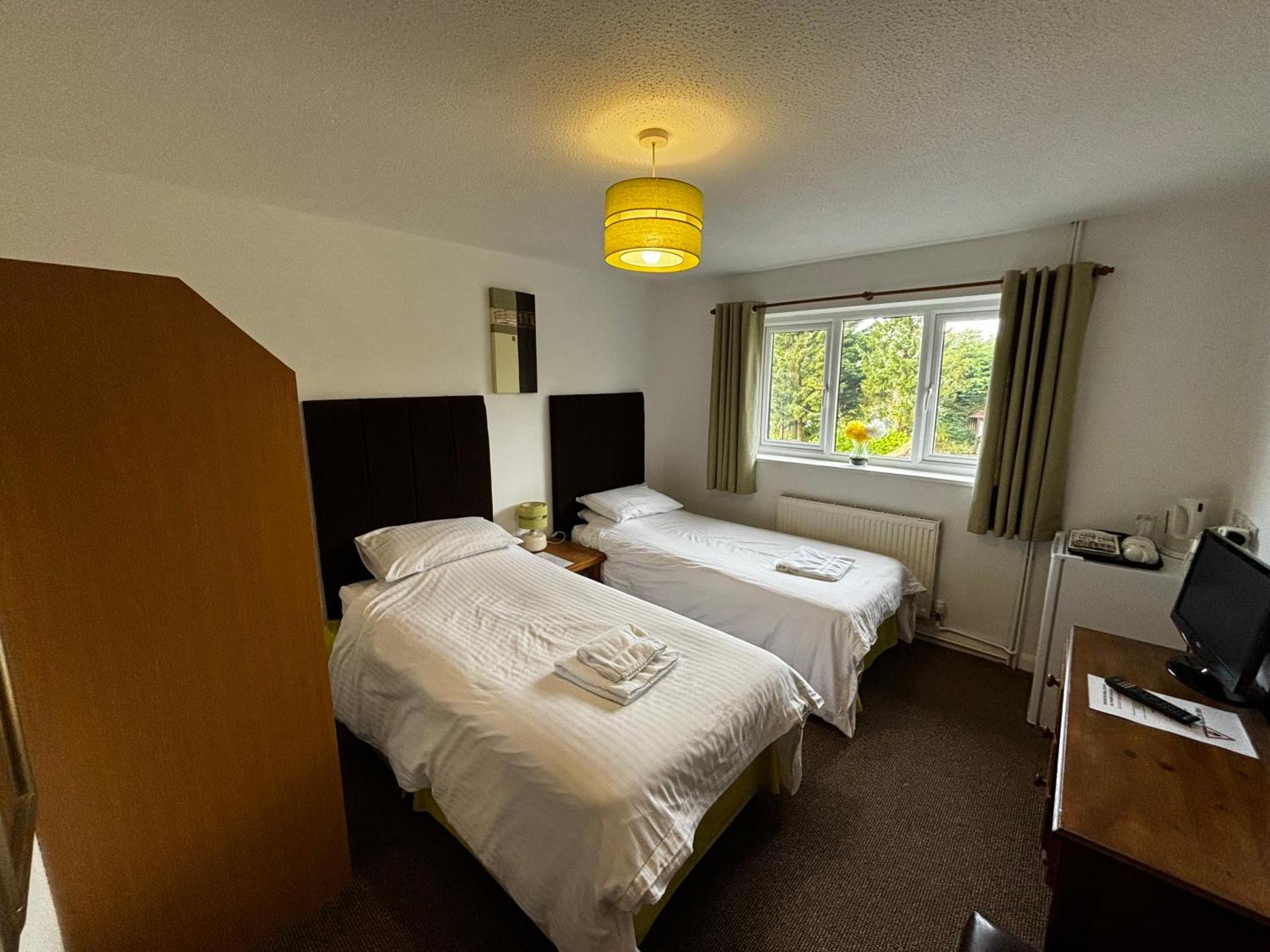 Twin Room,1617845037:JPEG