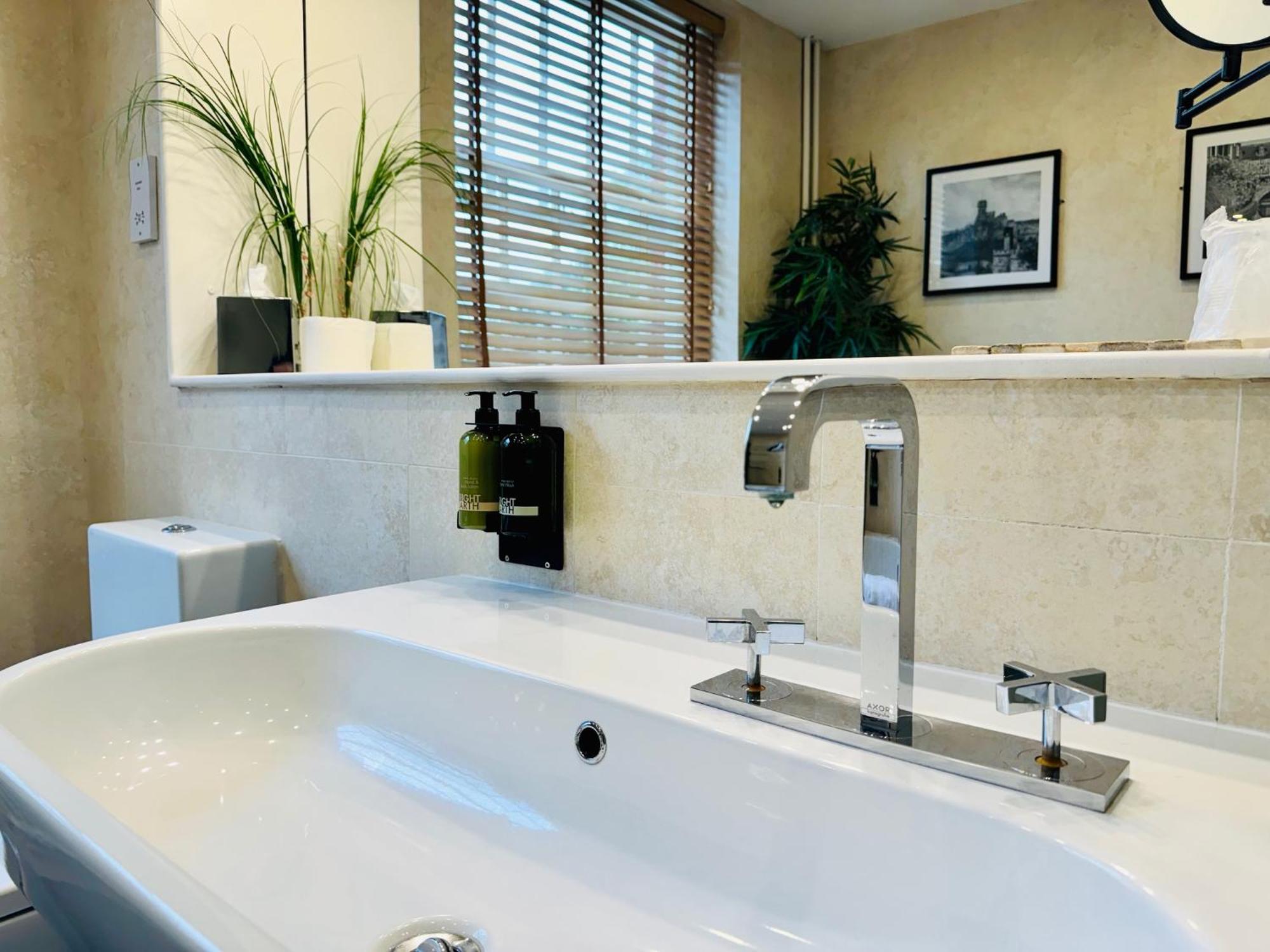 Deluxe Suite,1618267426:JPEG