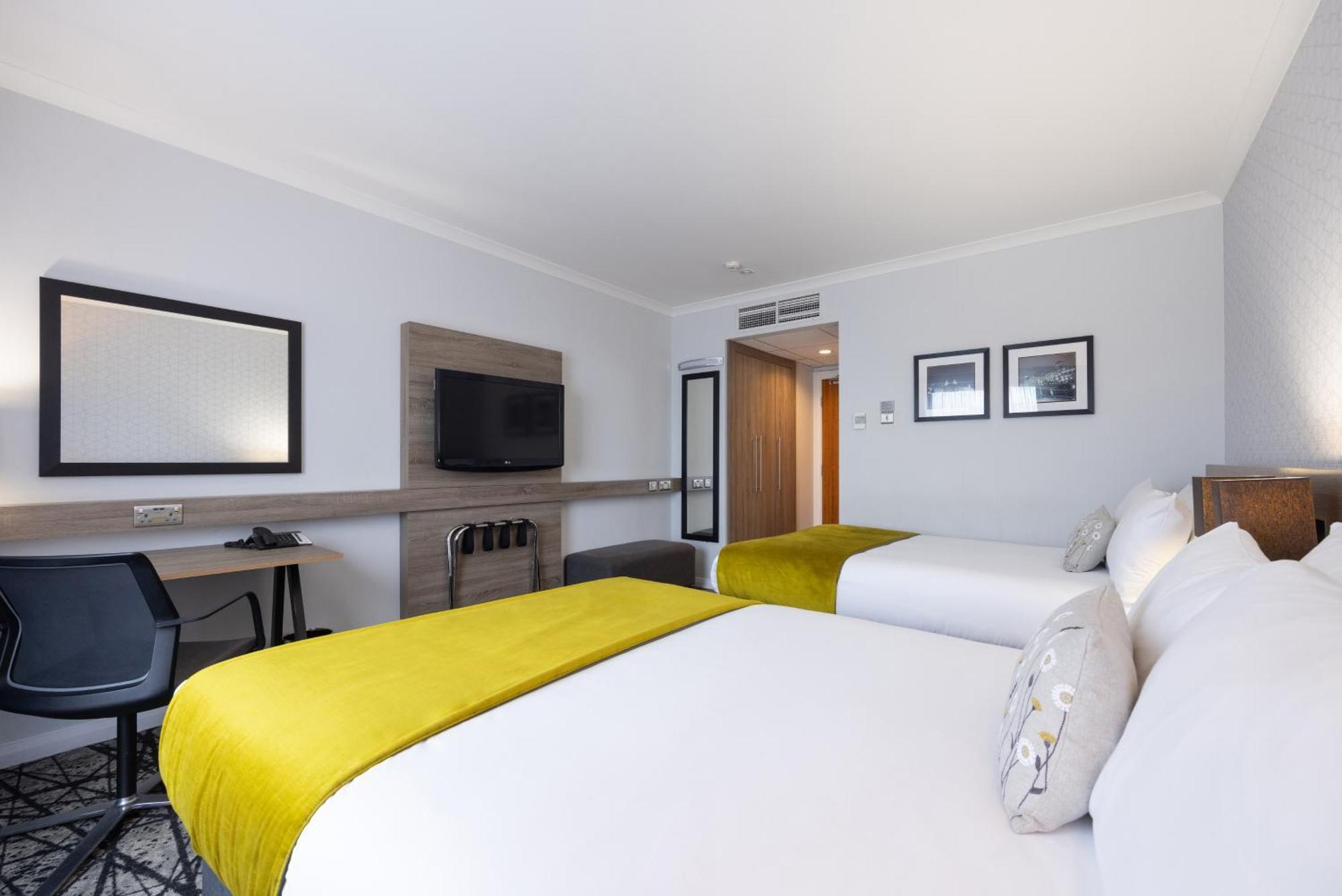 Standard Double Room with Two Double Beds,1618270308:JPEG