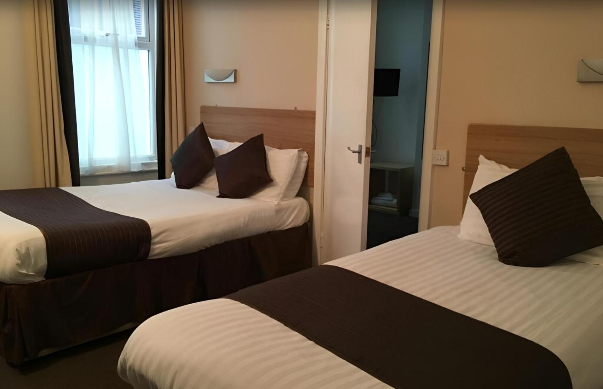 Triple Room,1618361684:JPEG