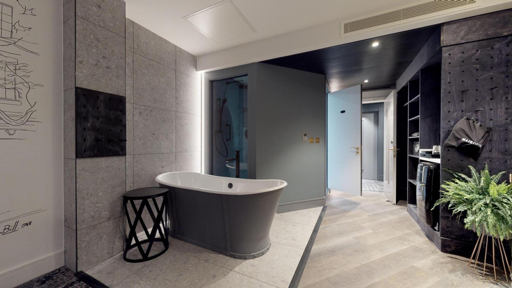 King Suite Bath,1619240508:JPEG