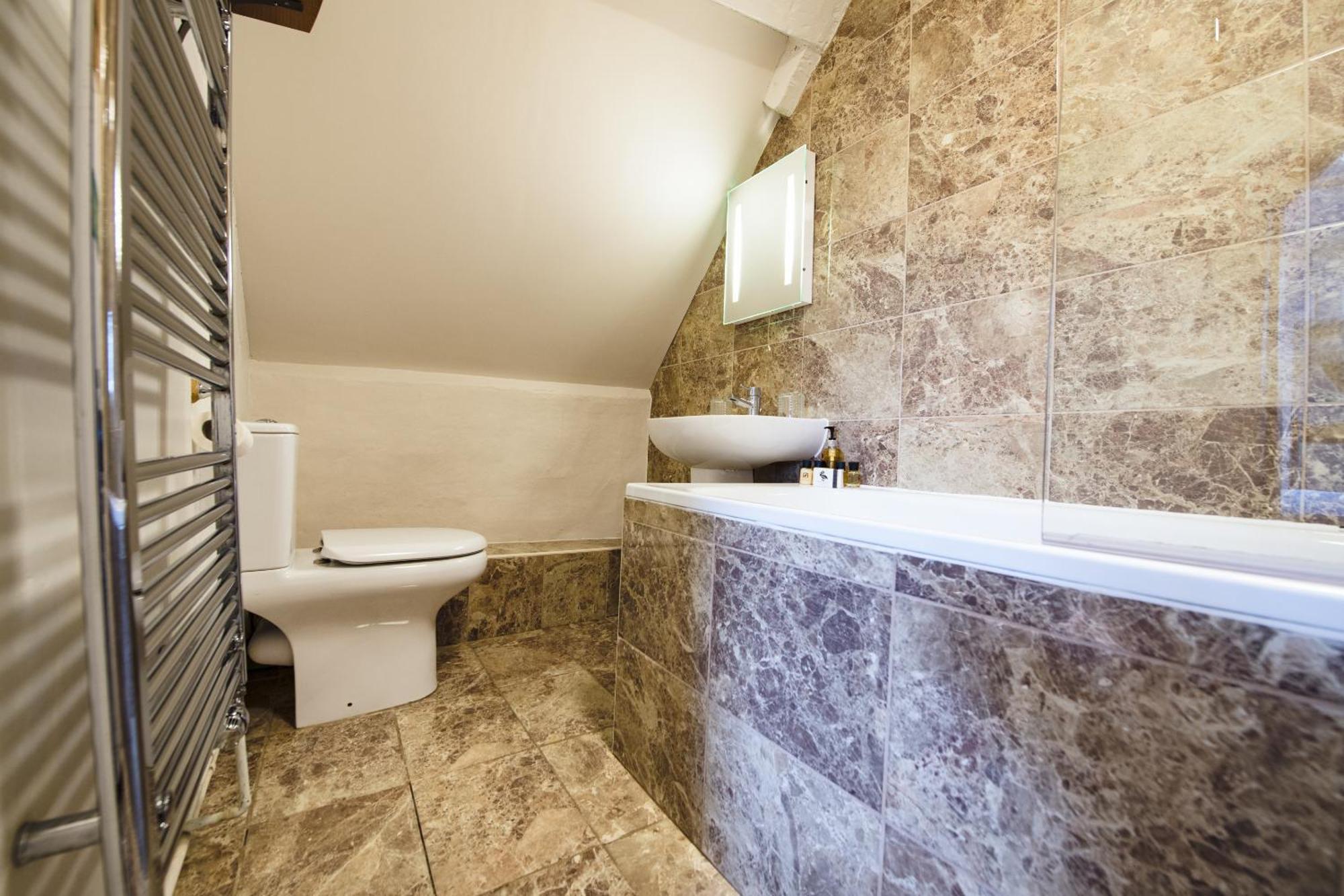 One-Bedroom Suite,1679682065:JPEG